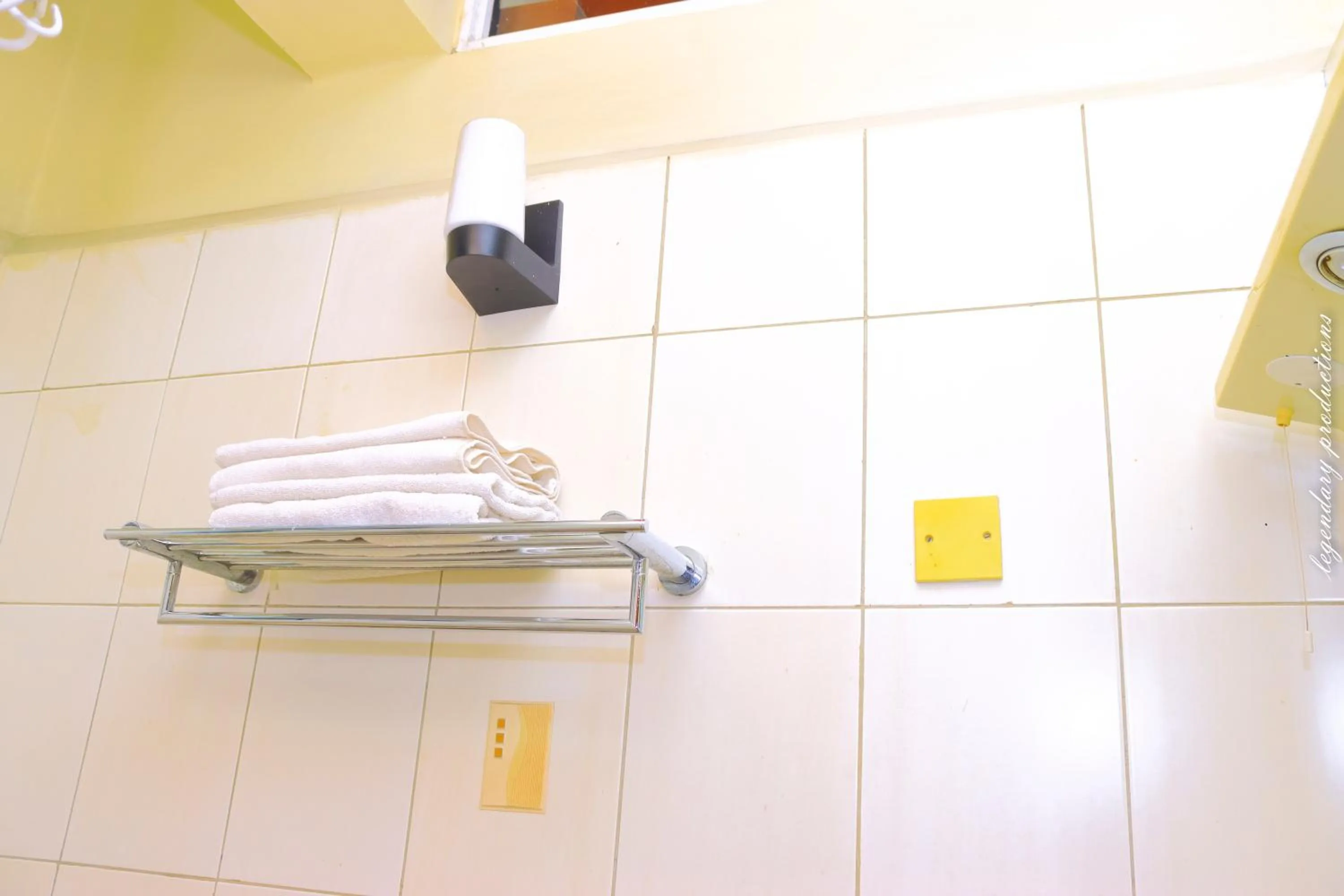 Bathroom in Jamia Central Hotel