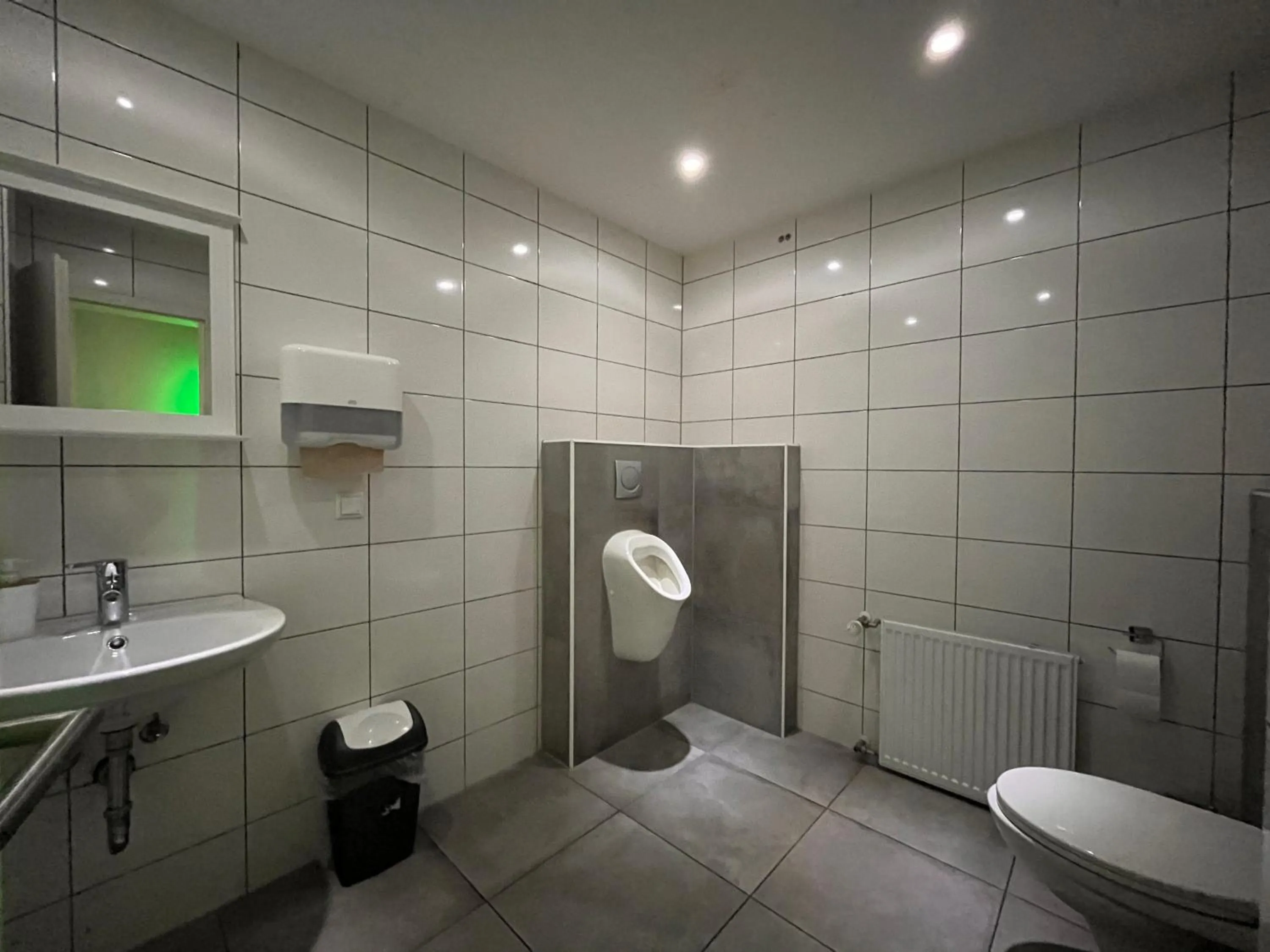 Toilet in Checkinn Hotel