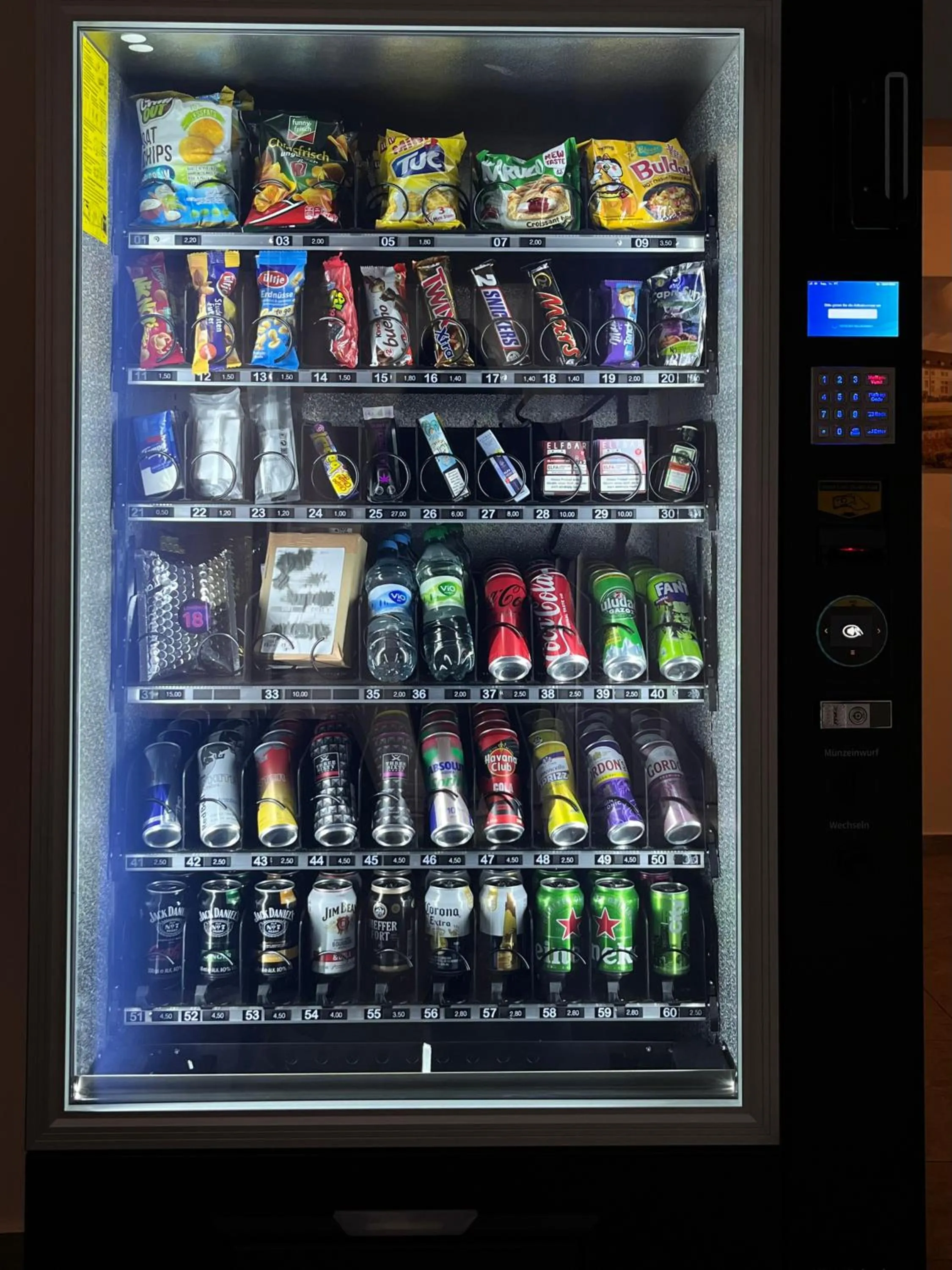 Food and drinks in Checkinn Hotel