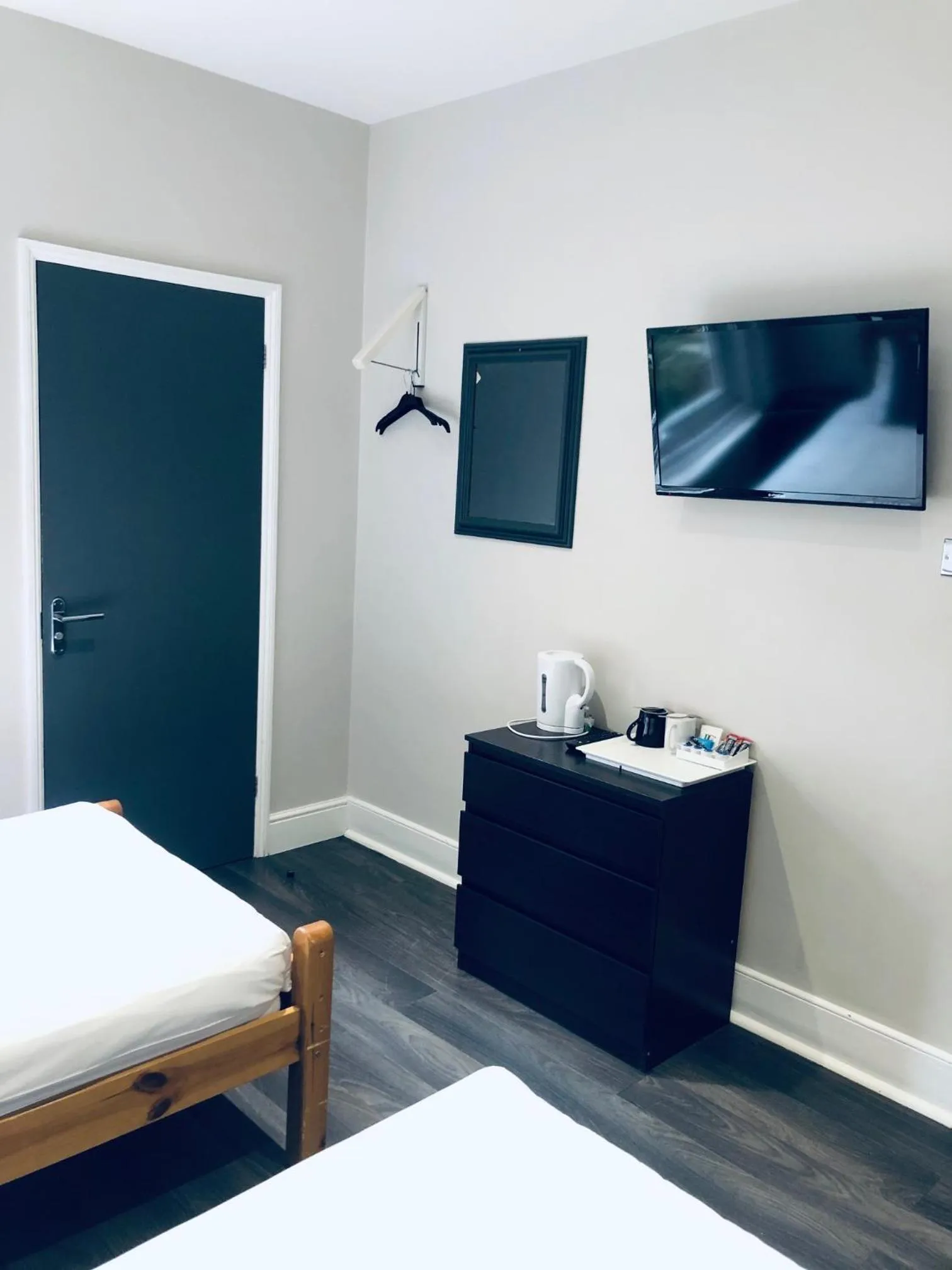 Bedroom, TV/Entertainment Center in Arches Guest House