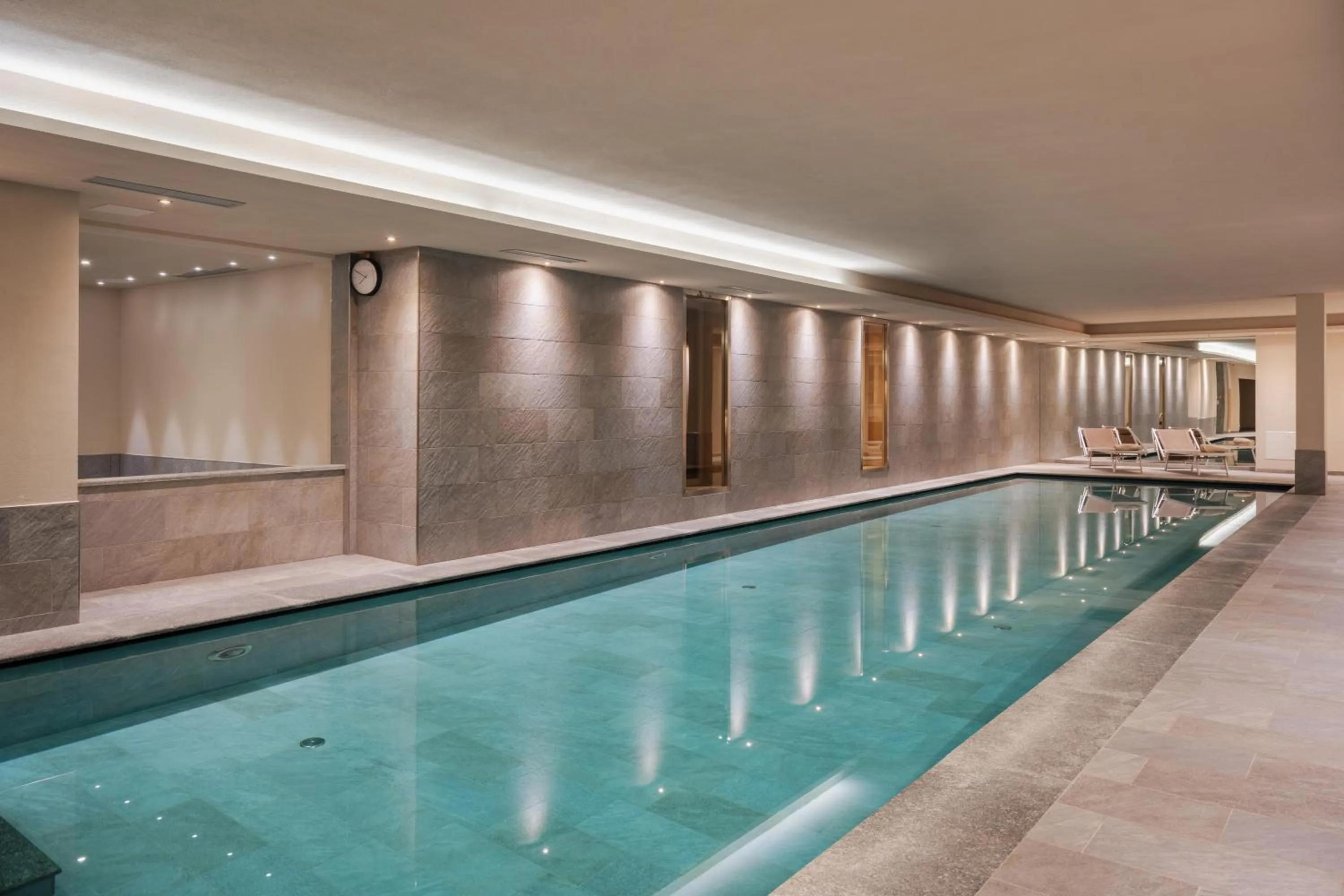 Swimming pool in Design & Suite Hotel Ciarnadoi