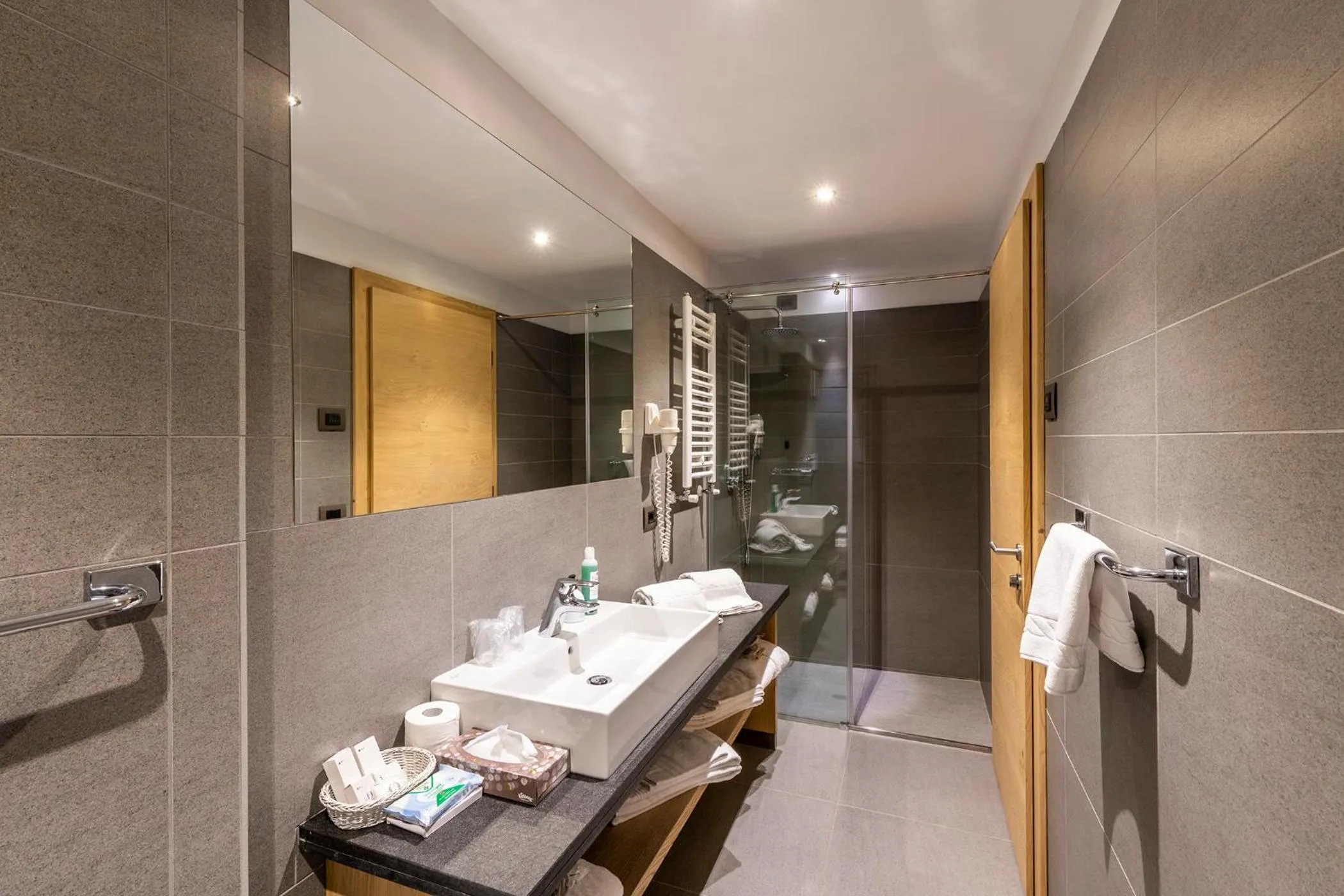 Shower in Design & Suite Hotel Ciarnadoi