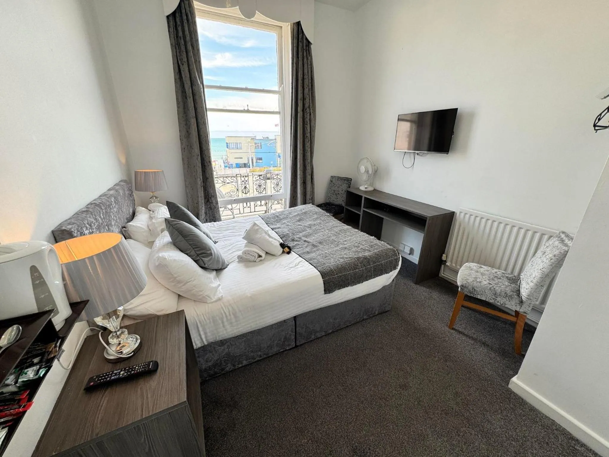 Bed in The Jubilee Hotel East - with NEWLY REFURBISHED SPA FACILITIES - GAMESPIT - AND SMOKEHOUSE