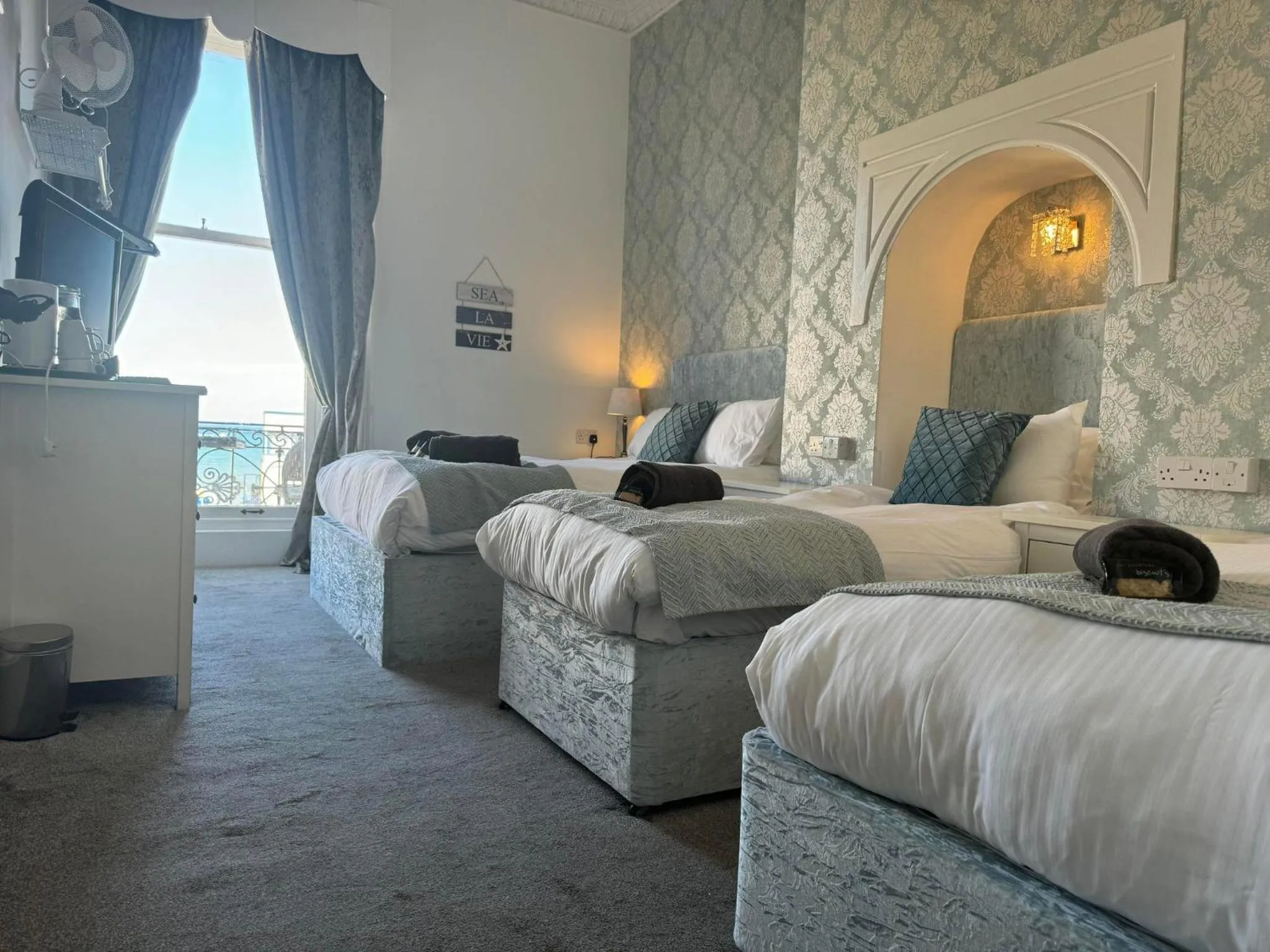 Bed in The Jubilee Hotel East - with NEWLY REFURBISHED SPA FACILITIES - GAMESPIT - AND SMOKEHOUSE