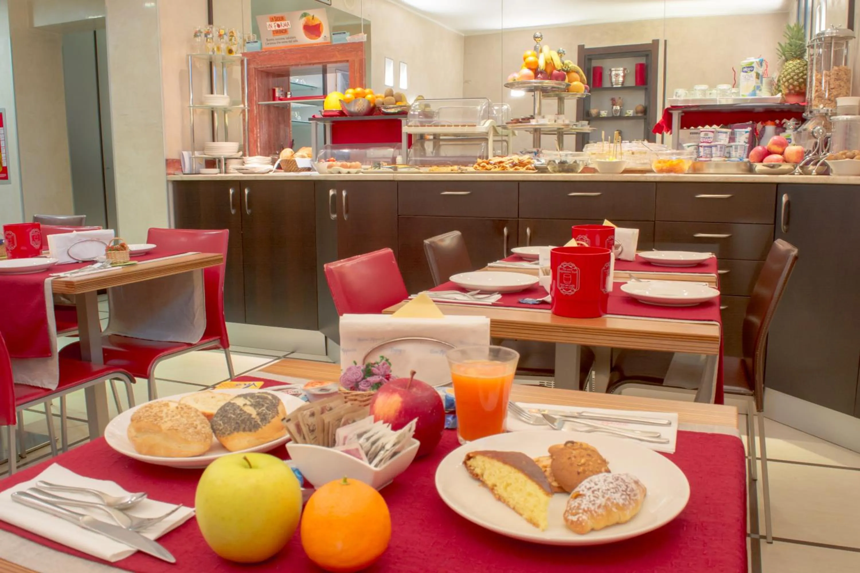 Buffet breakfast in Hotel Susa