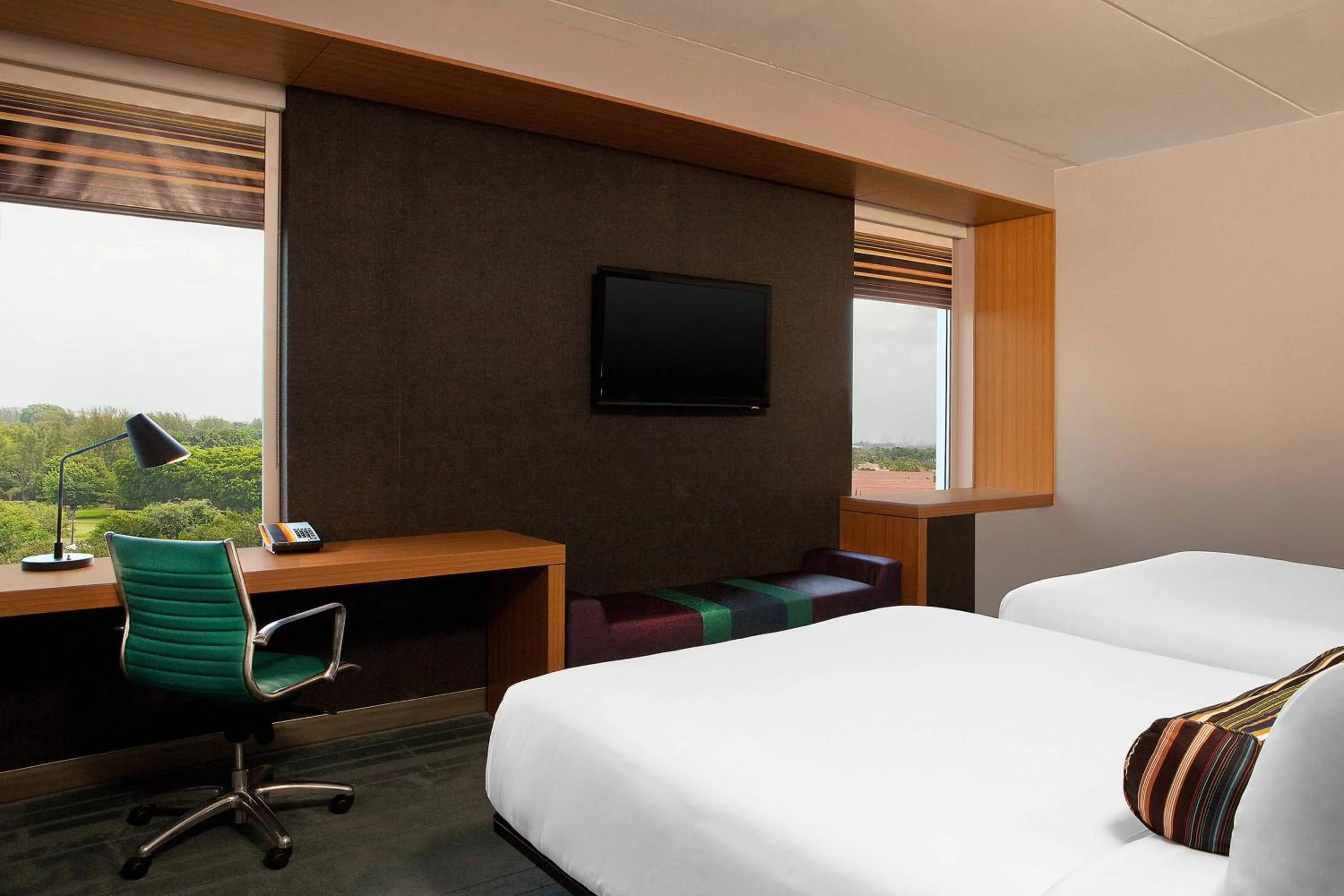 Photo of the whole room, Bed in Aloft Miami Doral