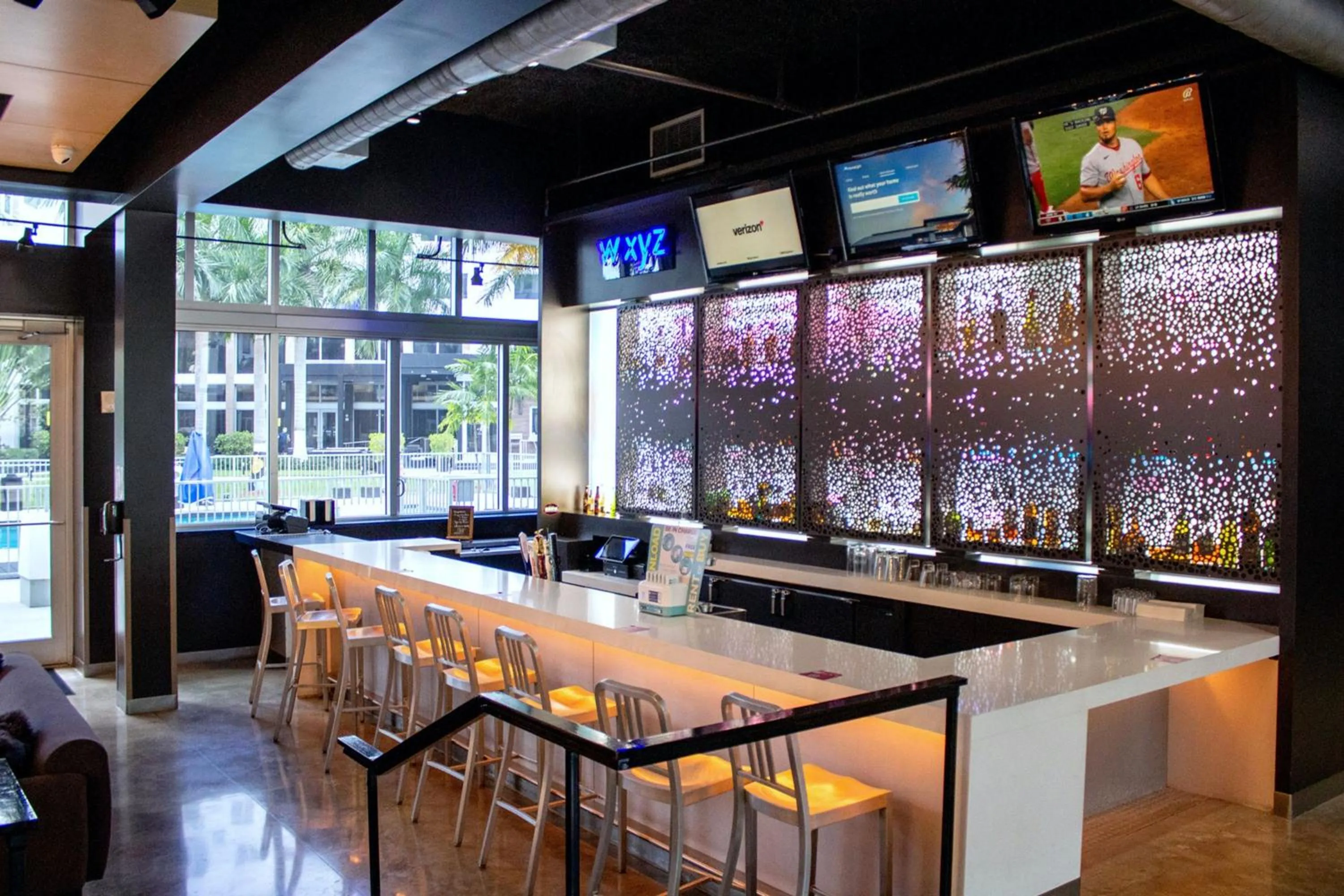 Lounge or bar in Aloft Miami Doral