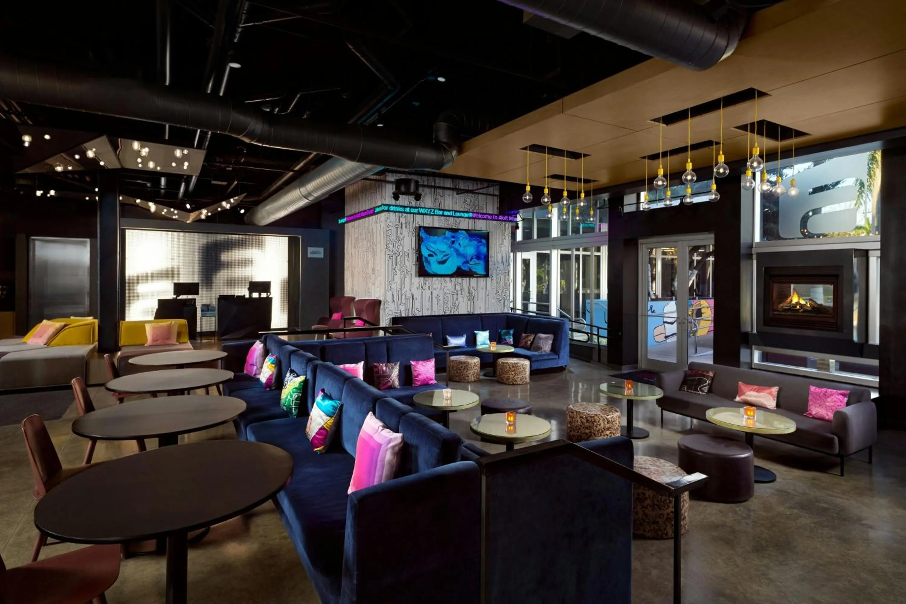 Lobby or reception in Aloft Miami Doral
