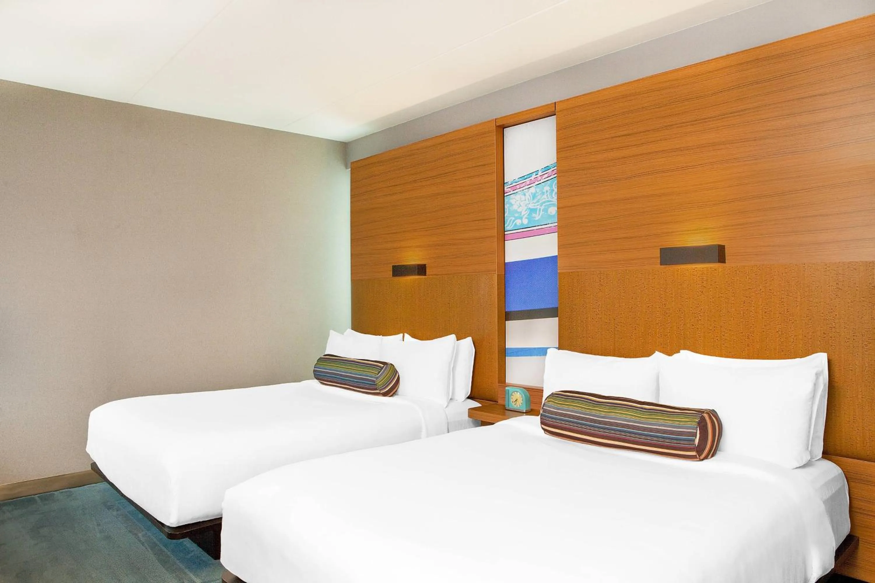 Photo of the whole room, Bed in Aloft Miami Doral