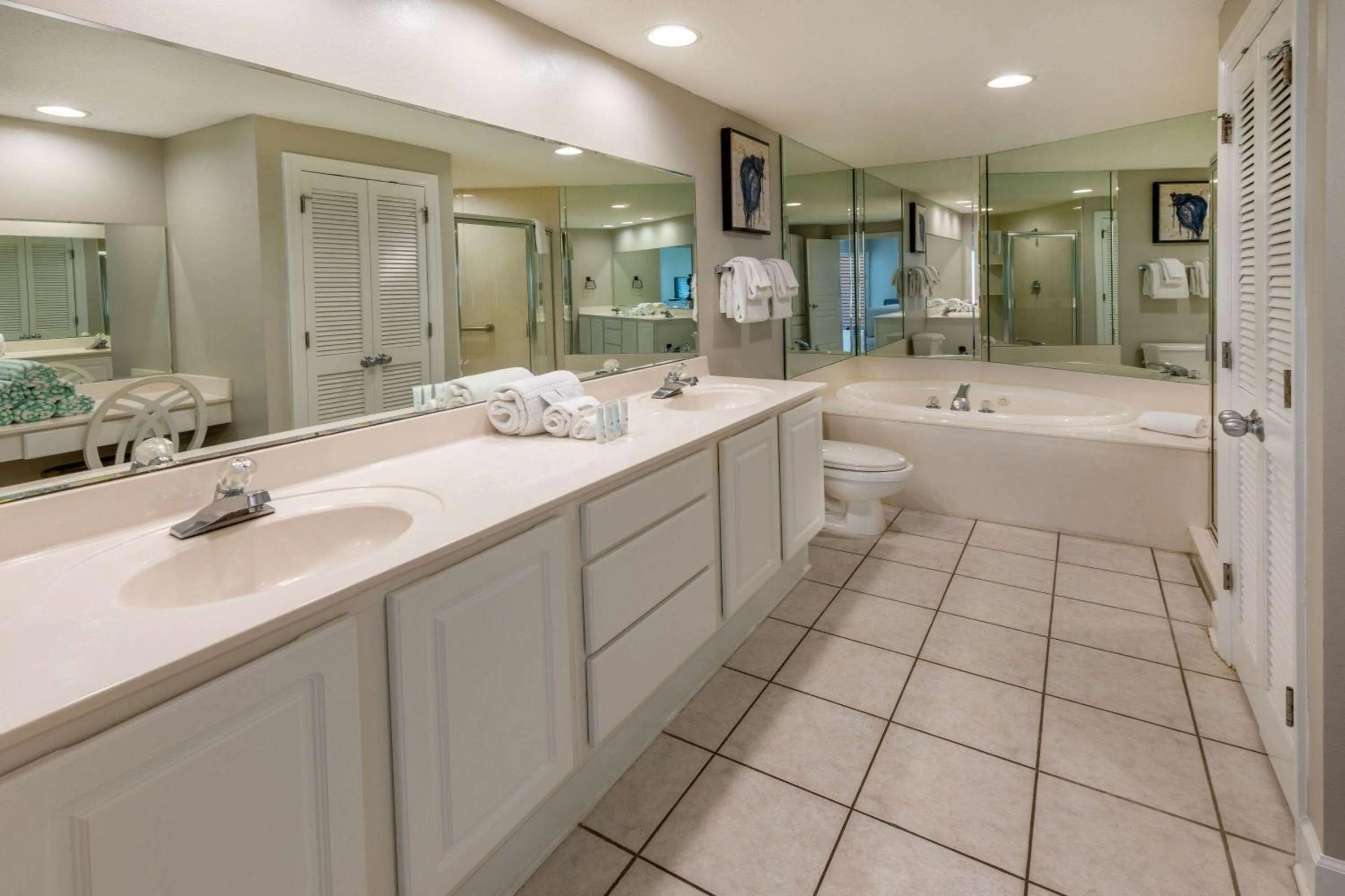 Bed in Palm Beach Resort Orange Beach a Ramada by Wyndham