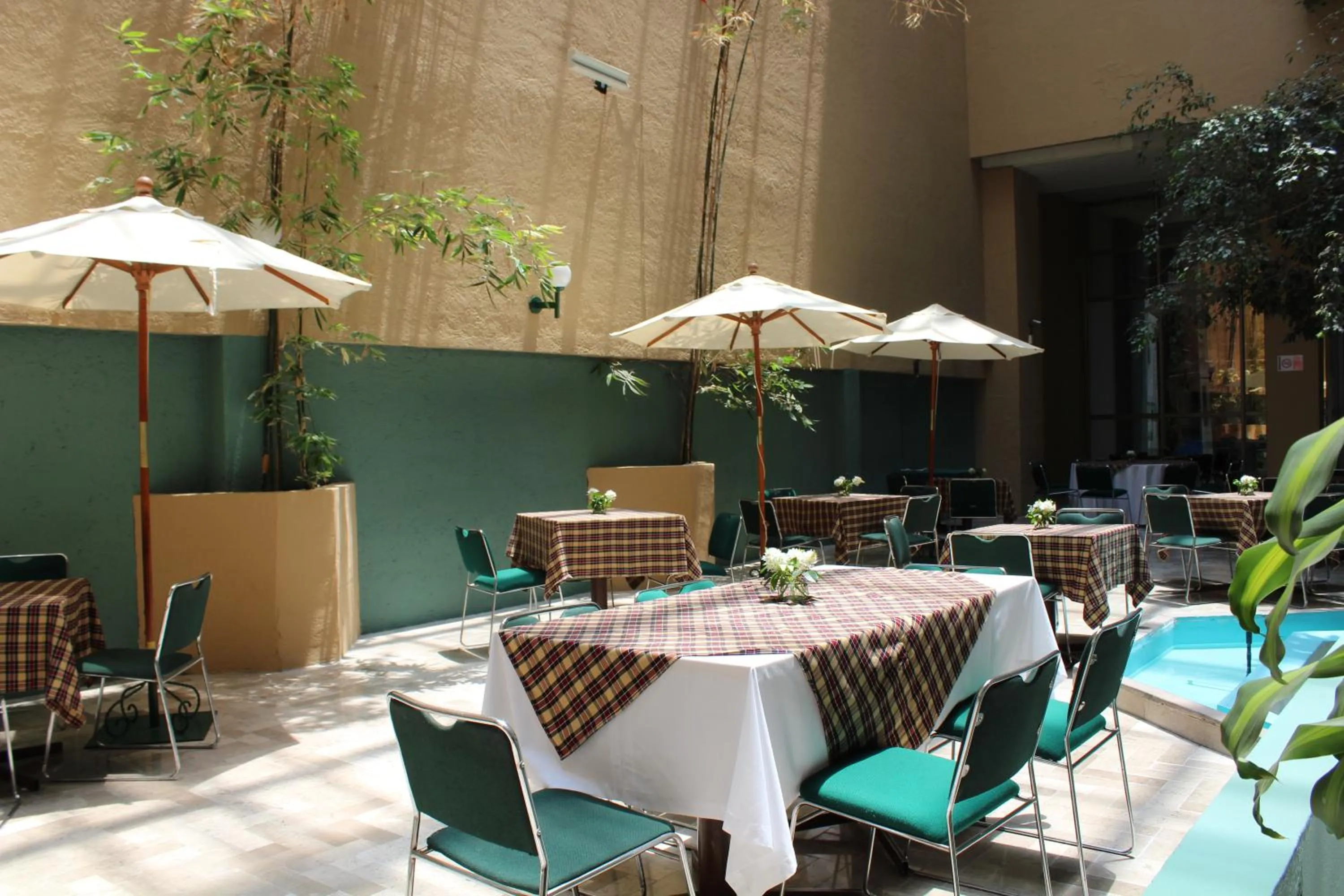 Restaurant/places to eat in Hotel San Francisco