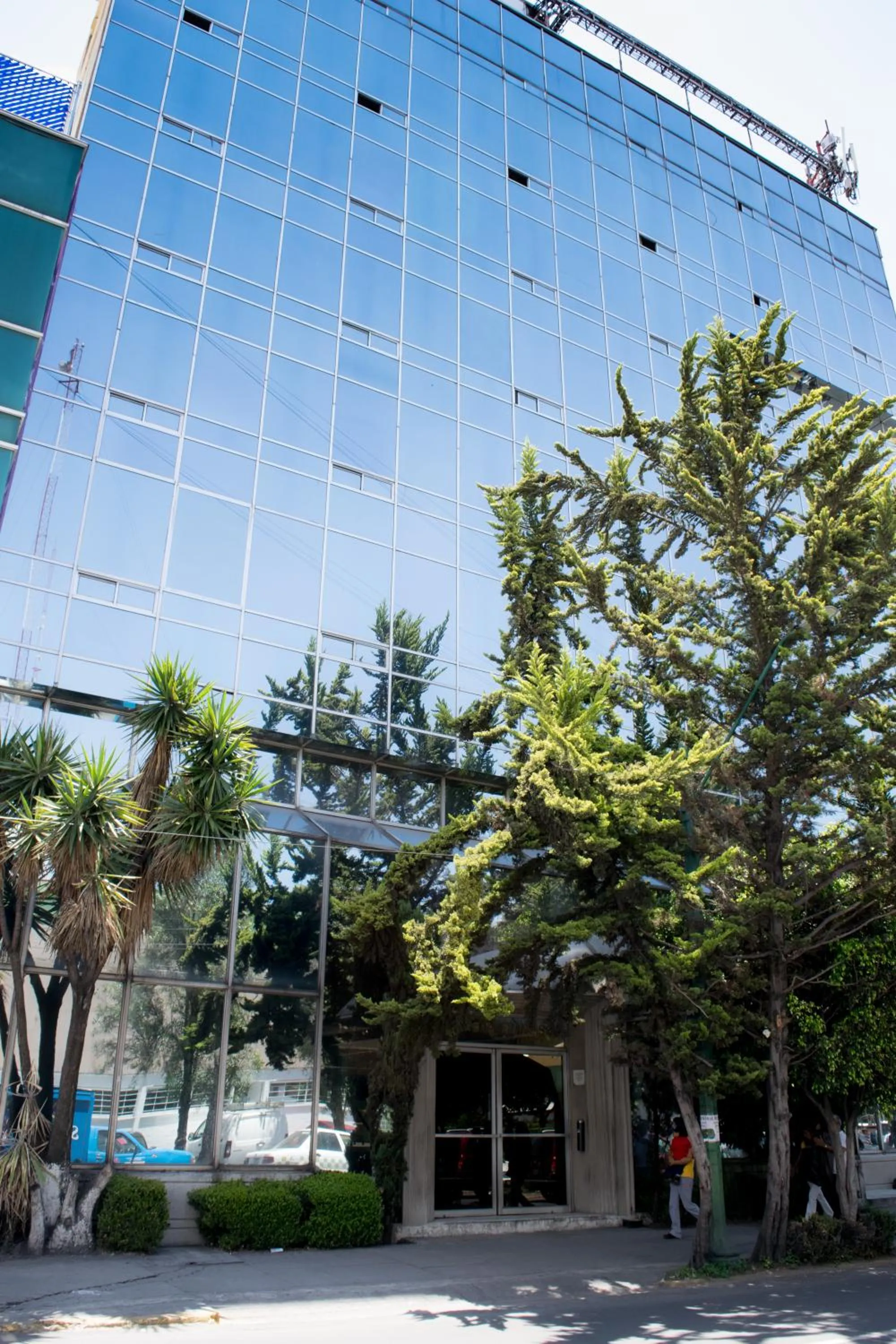 Property building in Hotel San Francisco