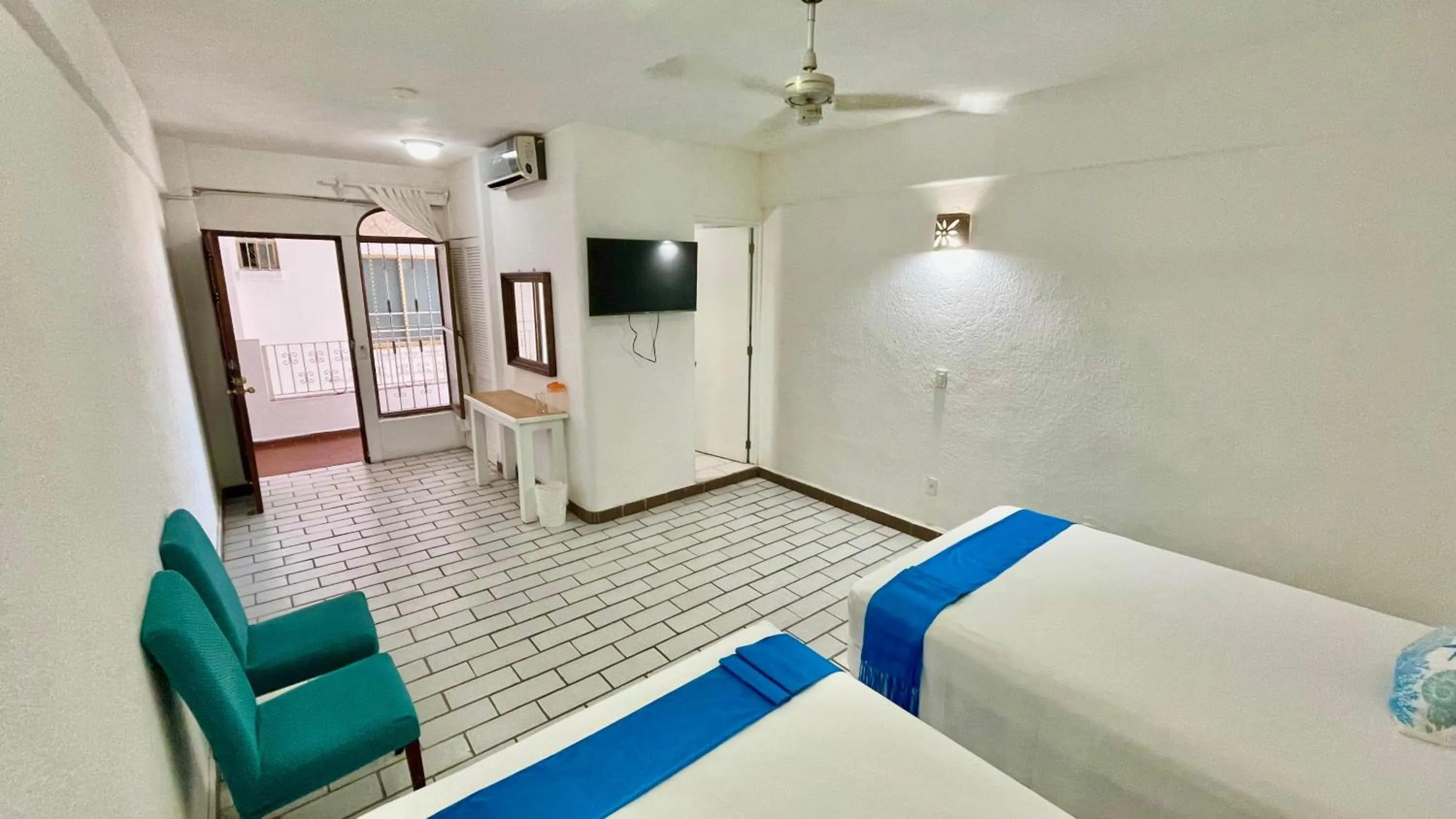 Photo of the whole room, Bed in Paloma del Mar