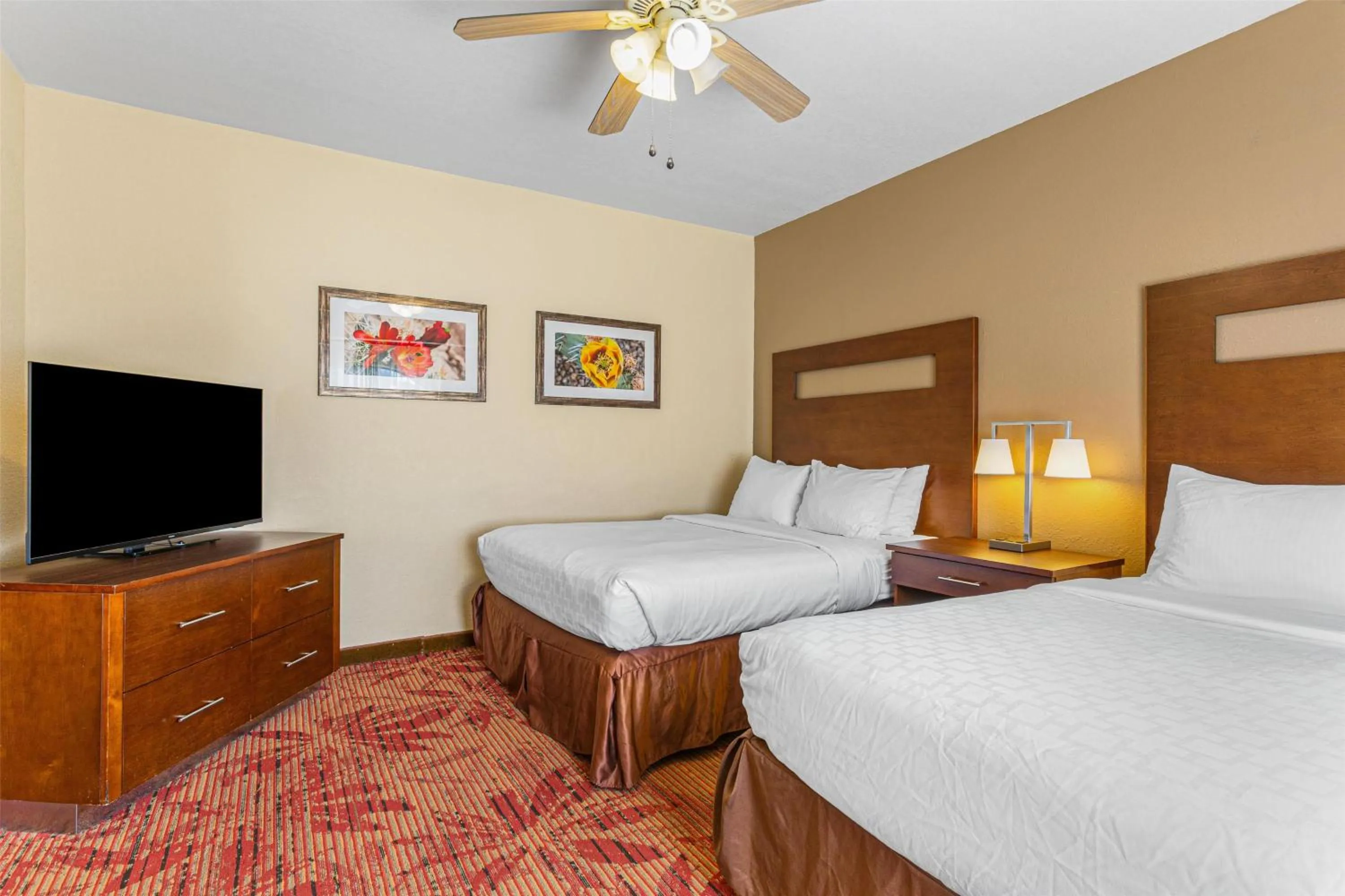 Photo of the whole room, Bed in Best Western Plus Ruidoso Inn