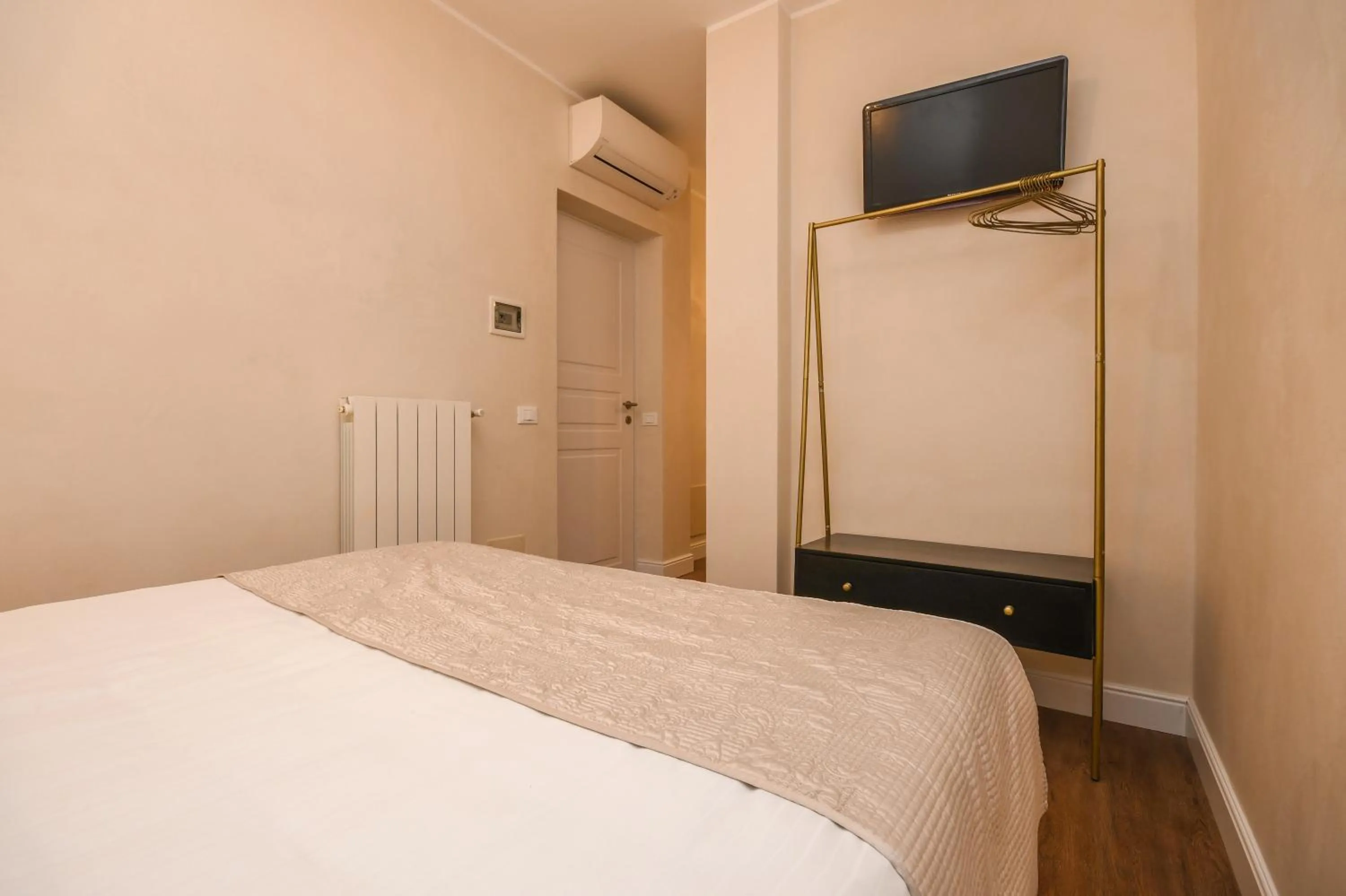 Property building, Bed in Luxury Suite Sirmione