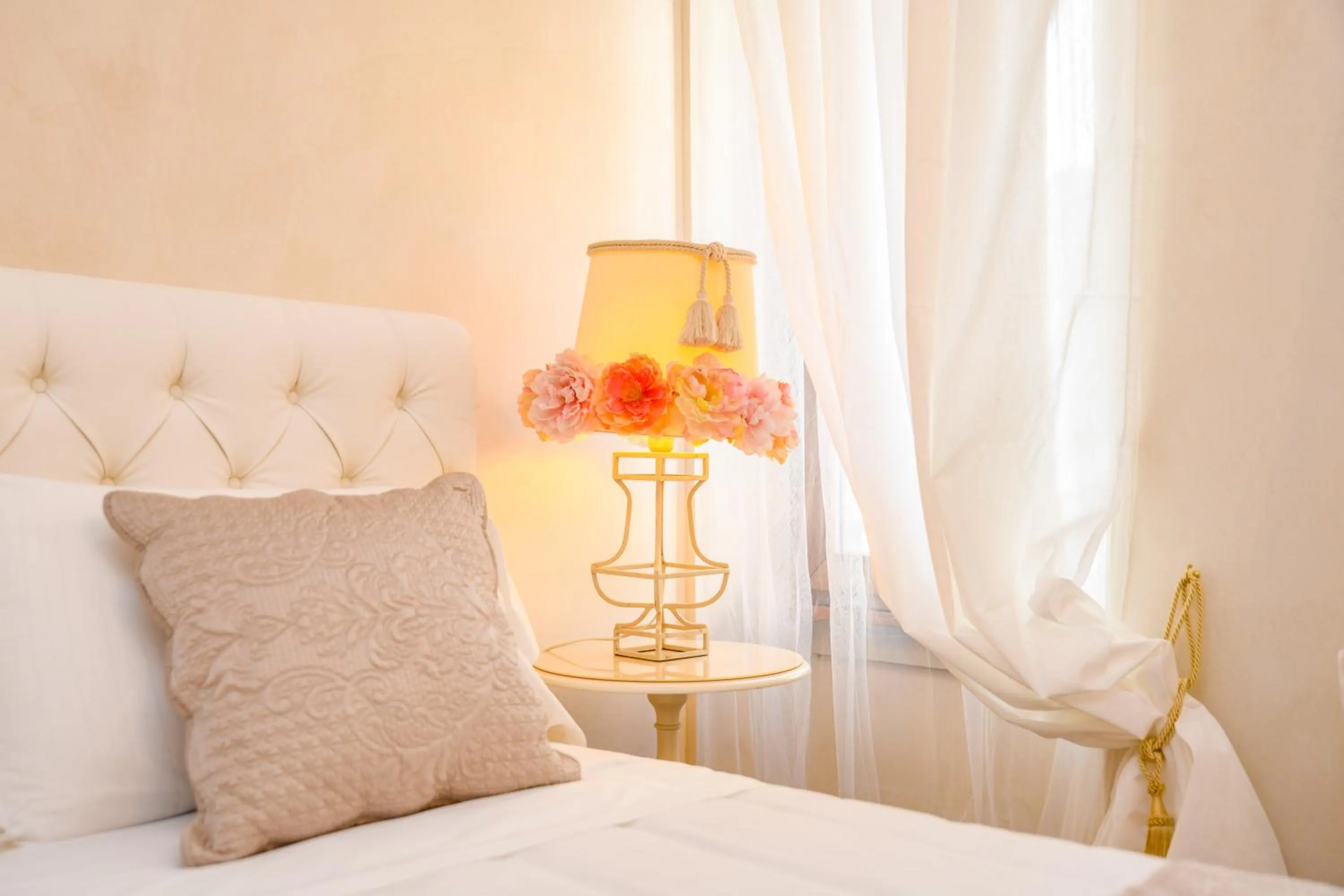 Property building, Bed in Luxury Suite Sirmione