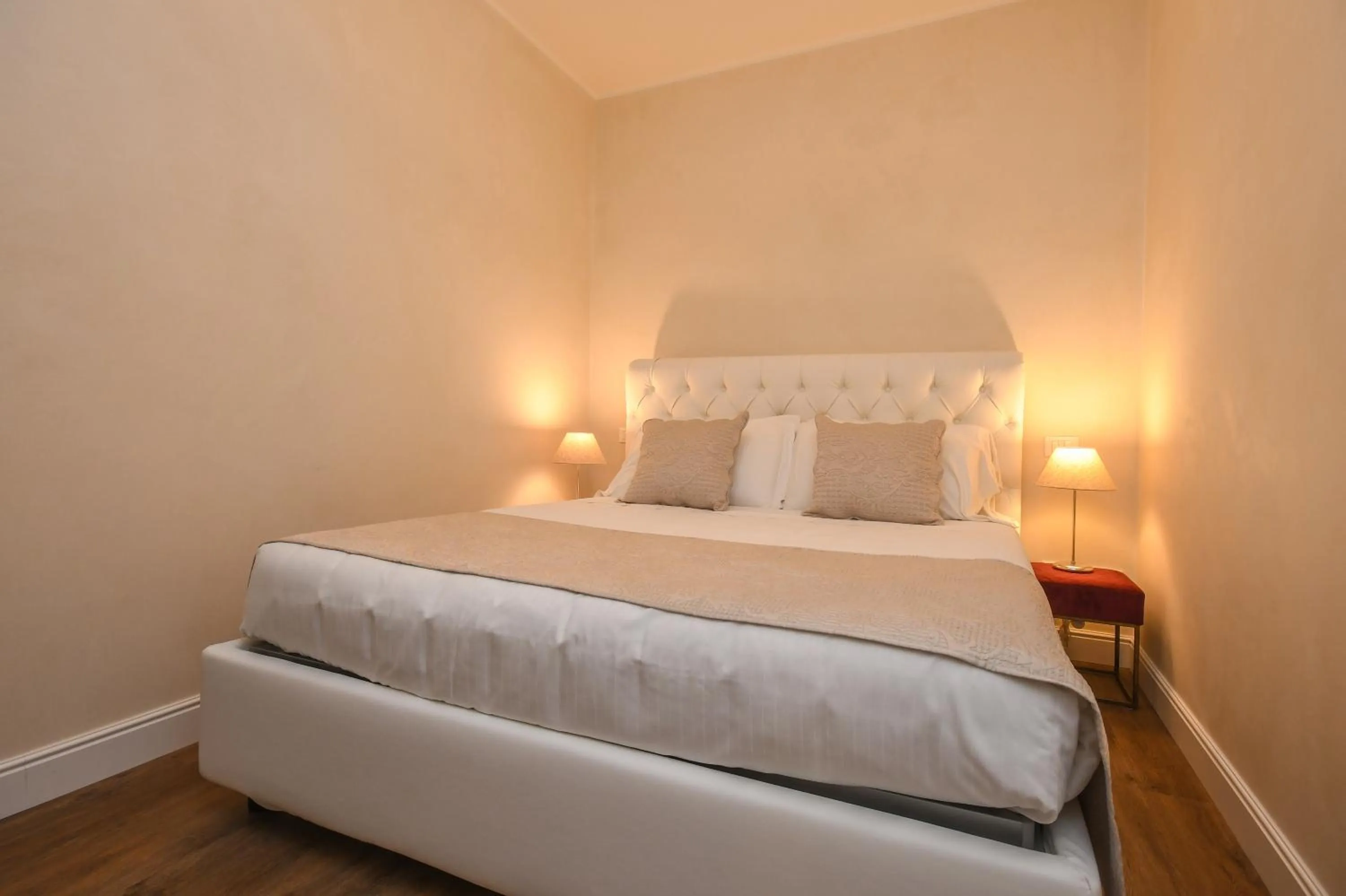 Property building, Bed in Luxury Suite Sirmione