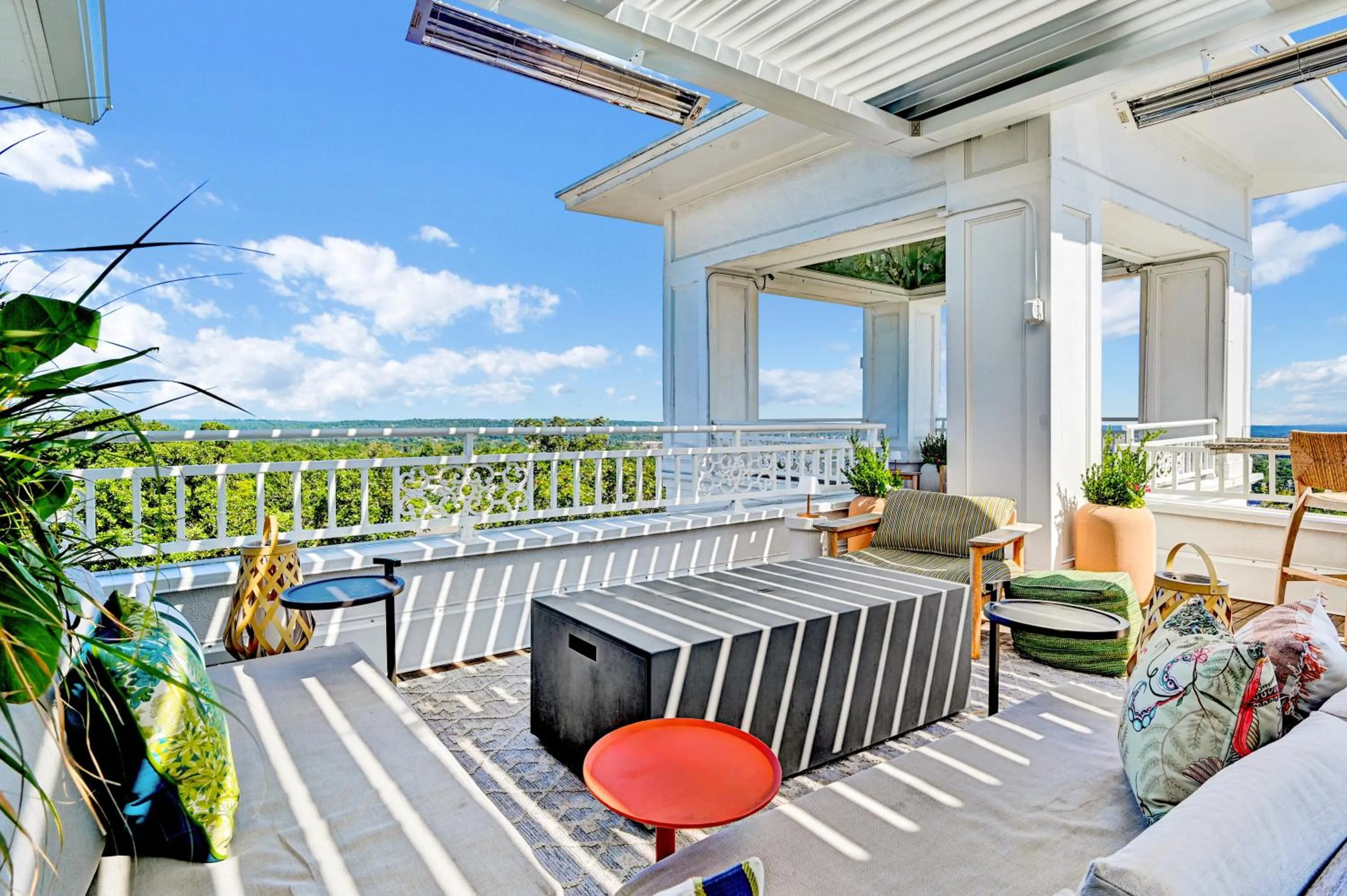 Lounge or bar in The Partridge Inn Augusta, Curio Collection by Hilton