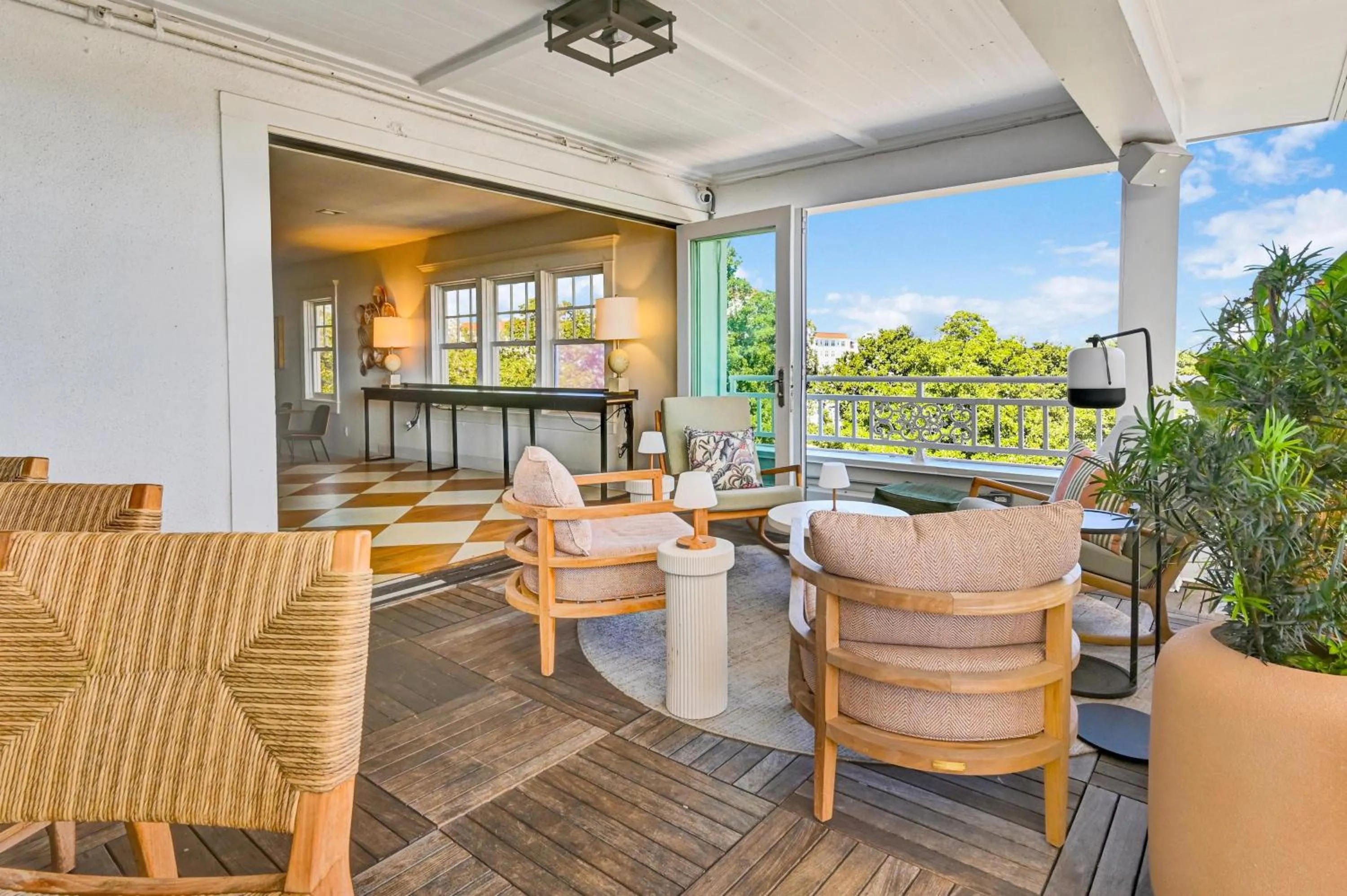 Dining area in The Partridge Inn Augusta, Curio Collection by Hilton
