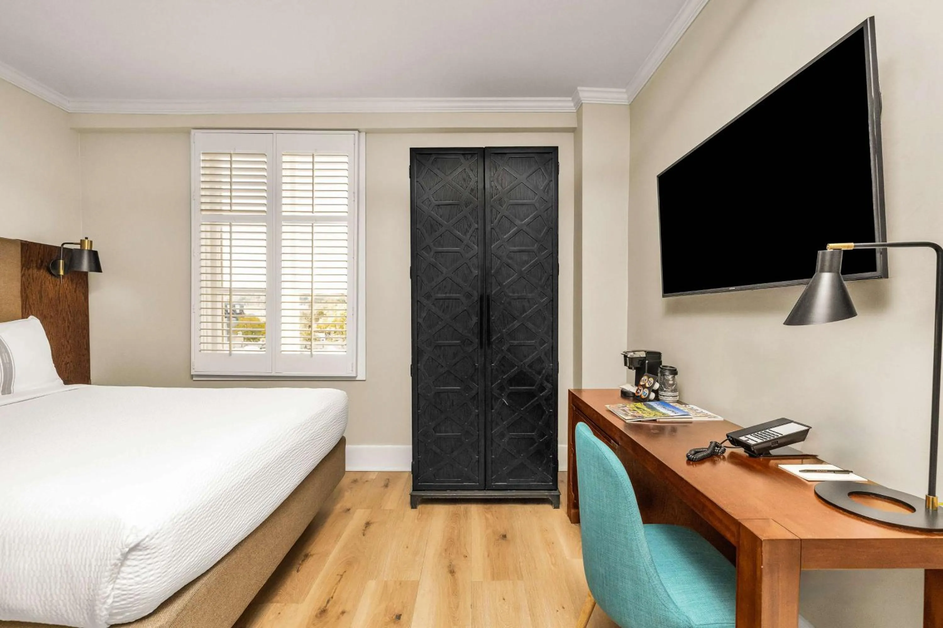 Bedroom, Bed in Hotel Petaluma, Tapestry Collection by Hilton