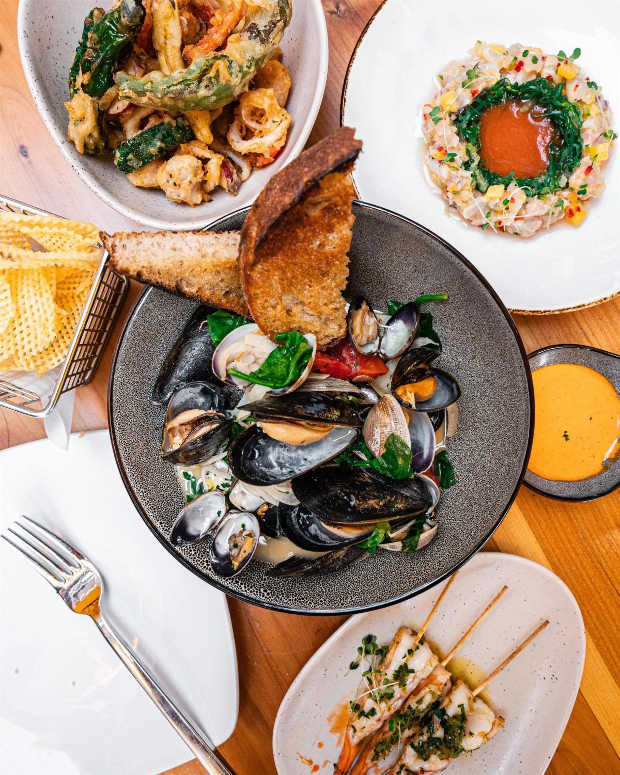 Dining area in Hotel Petaluma, Tapestry Collection by Hilton