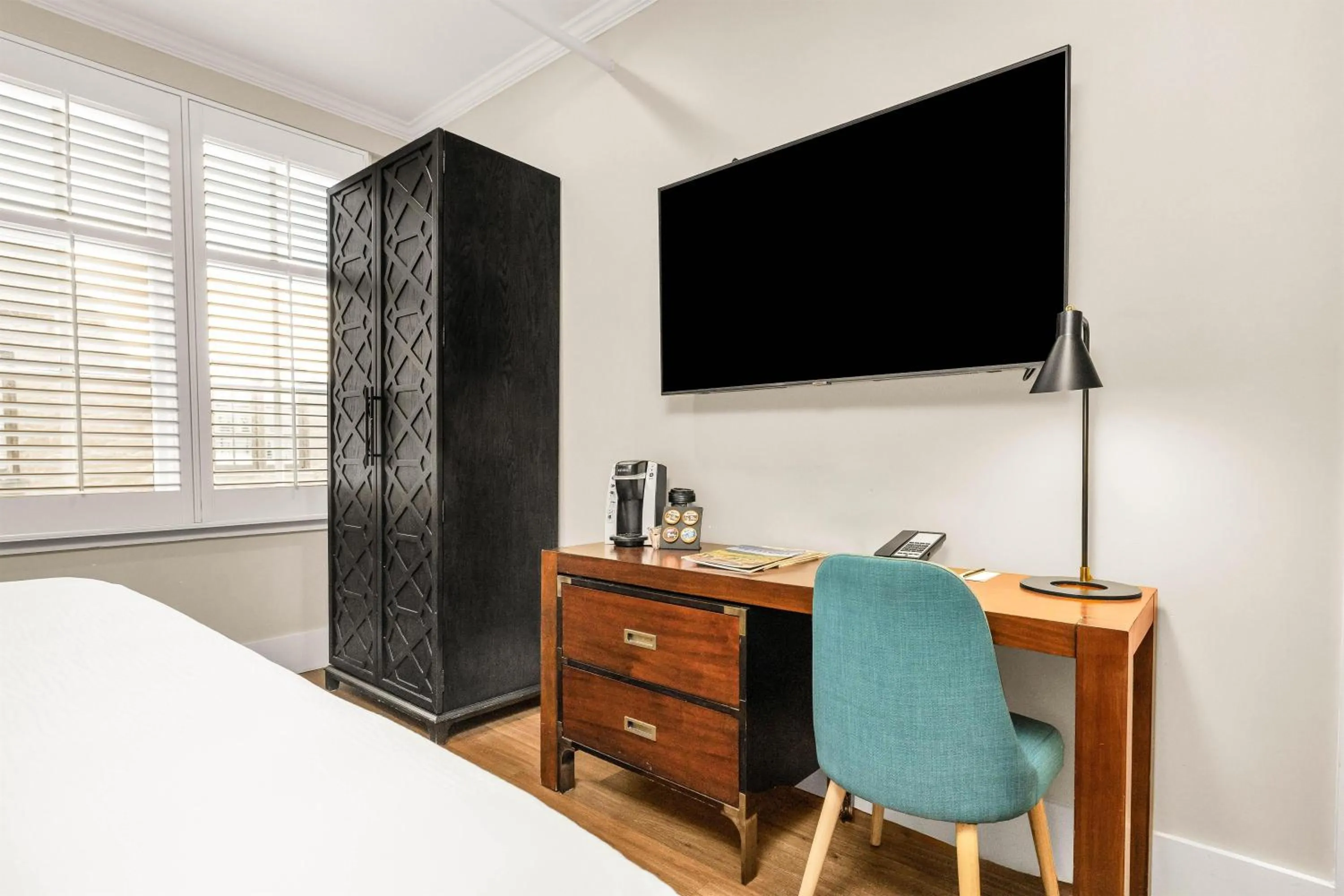 Bedroom, Bed in Hotel Petaluma, Tapestry Collection by Hilton