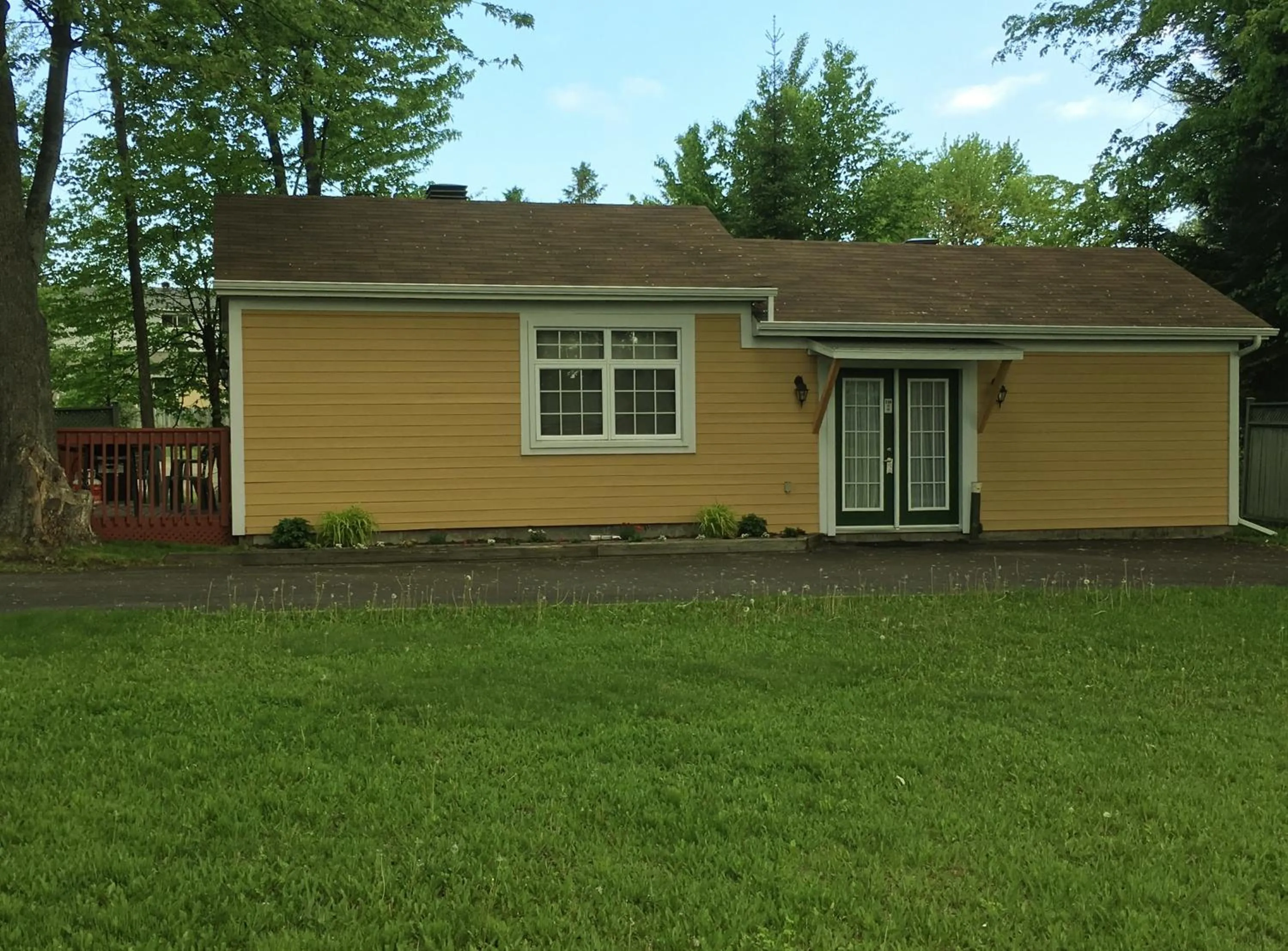 Property building in North Bay Inn