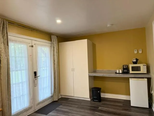 wardrobe in North Bay Inn