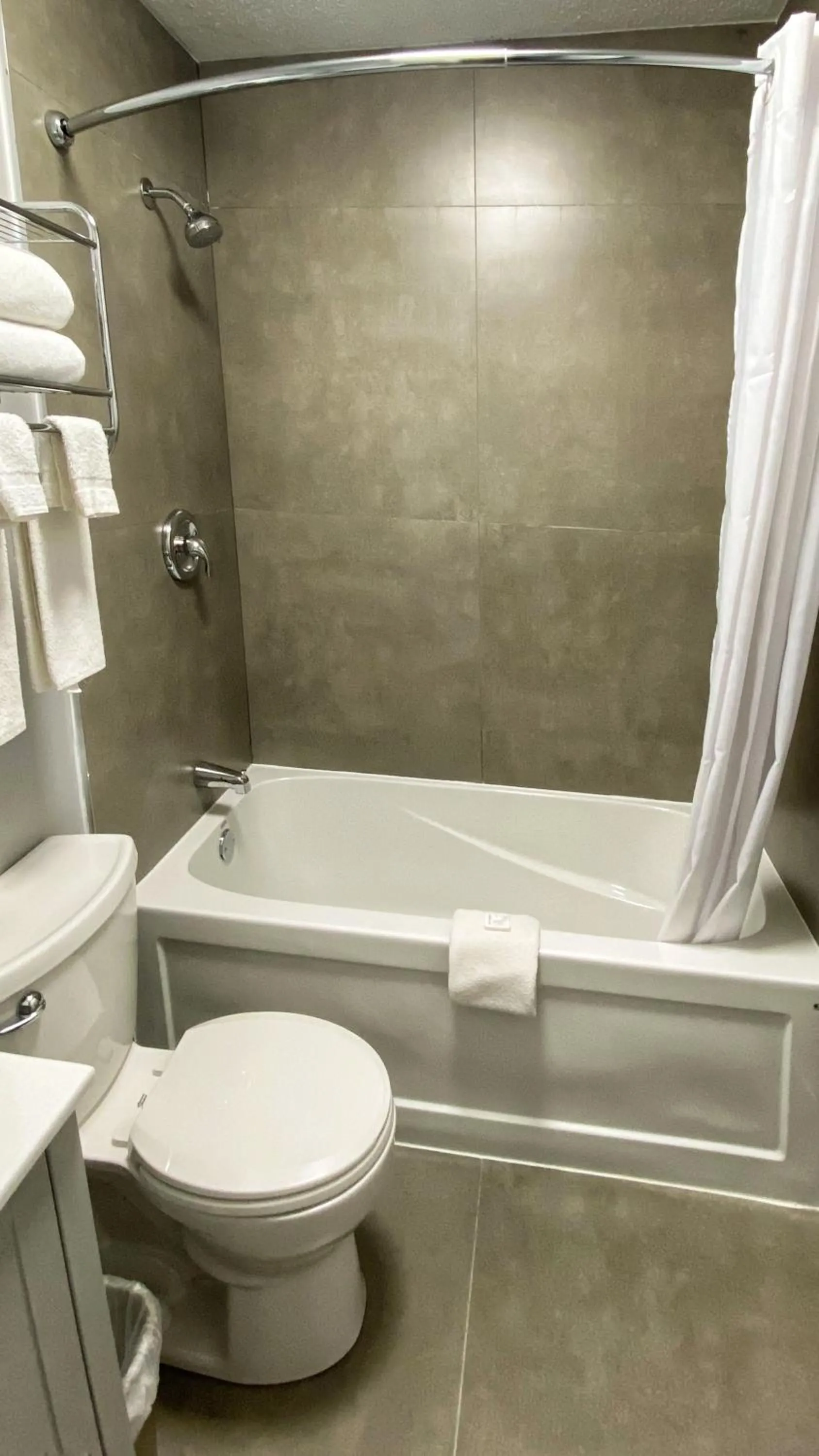 Bathroom in North Bay Inn