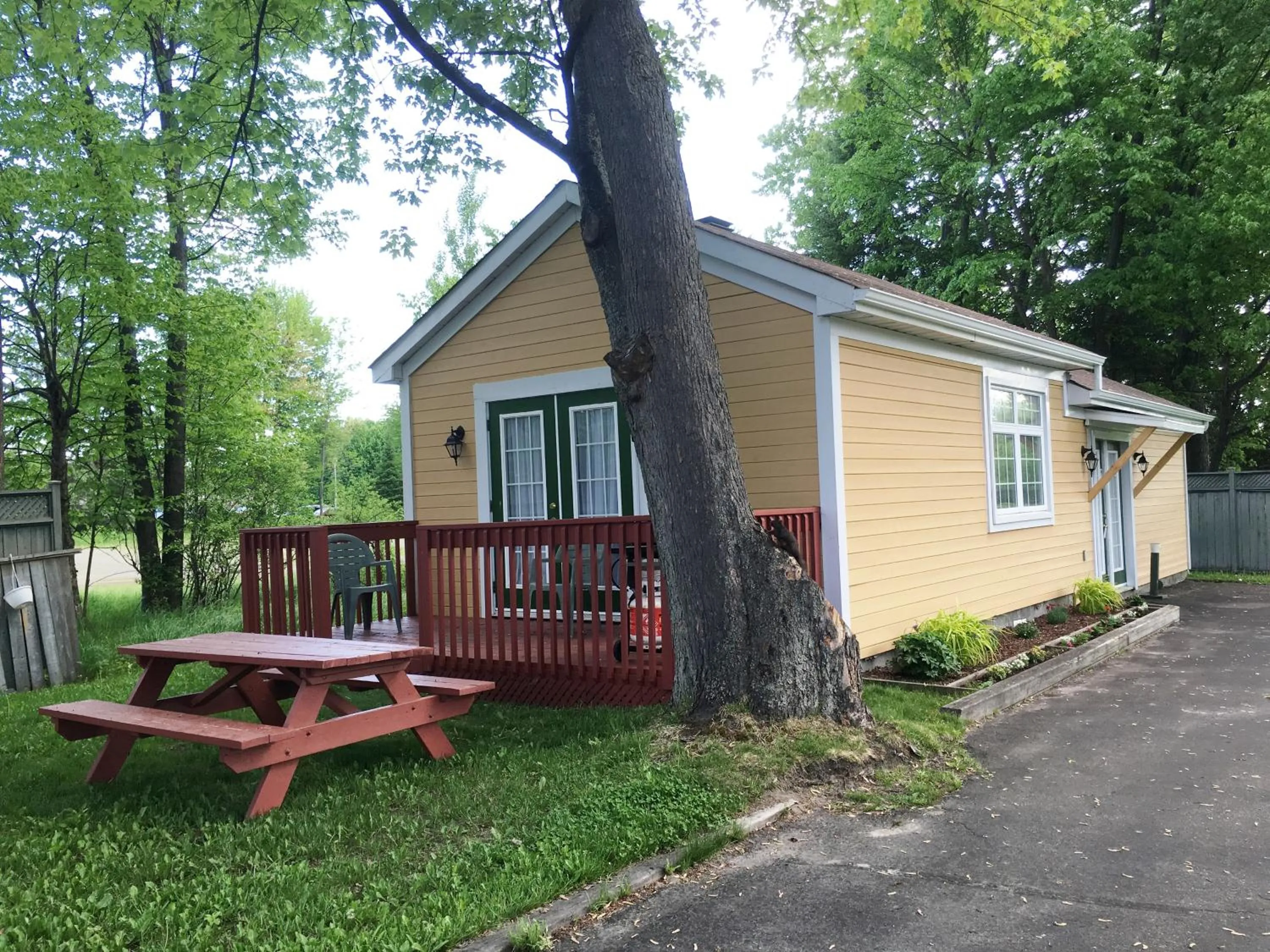 Property building in North Bay Inn