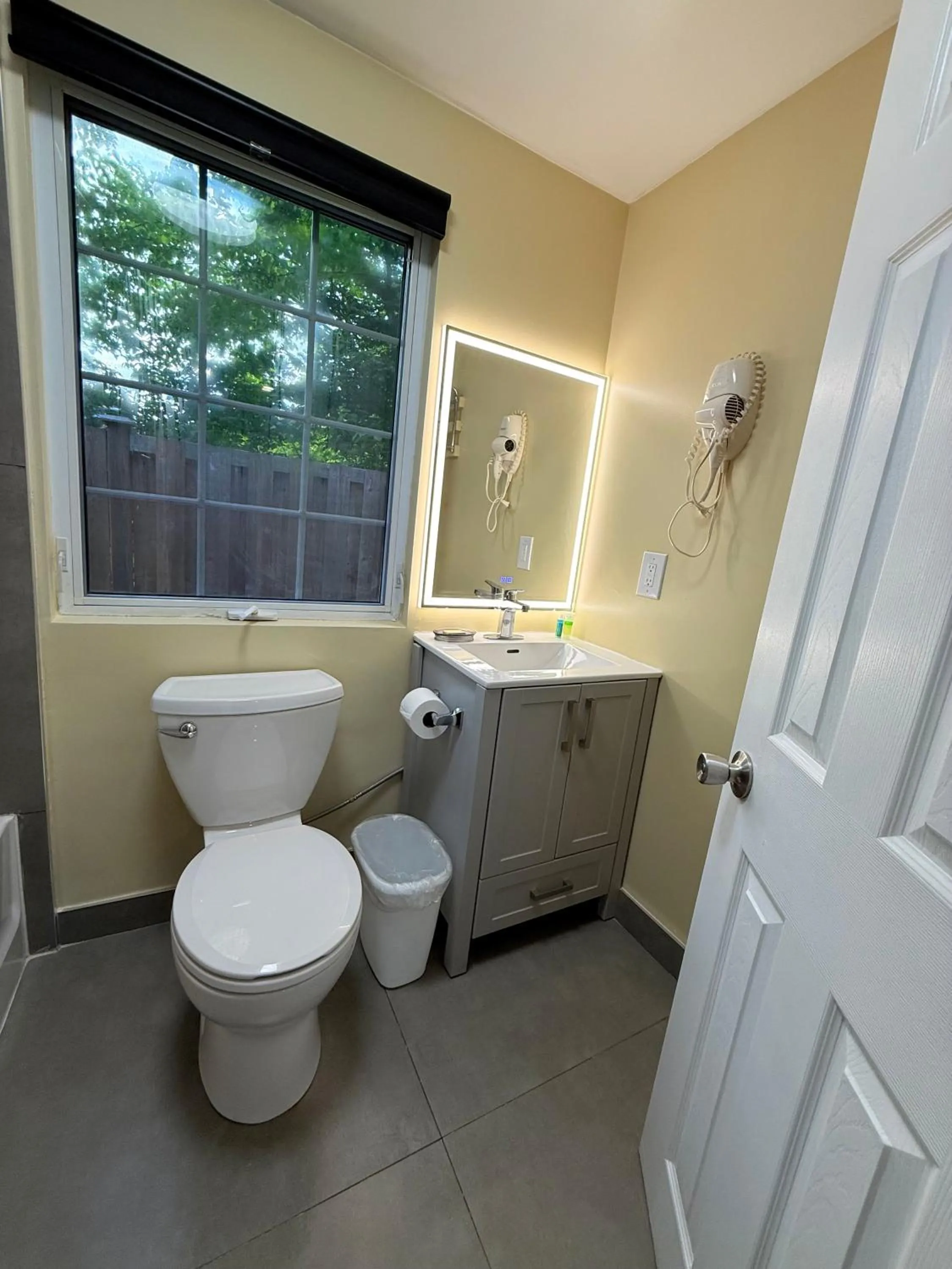 Bathroom in North Bay Inn