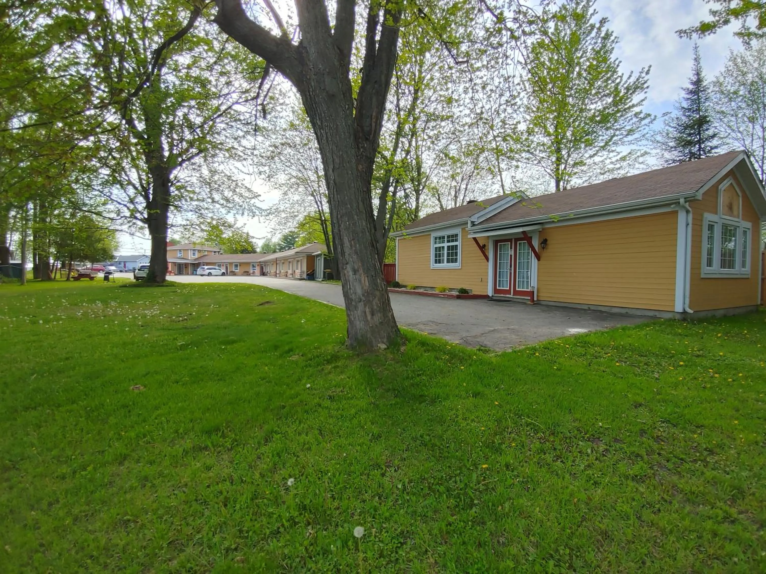 Property building in North Bay Inn