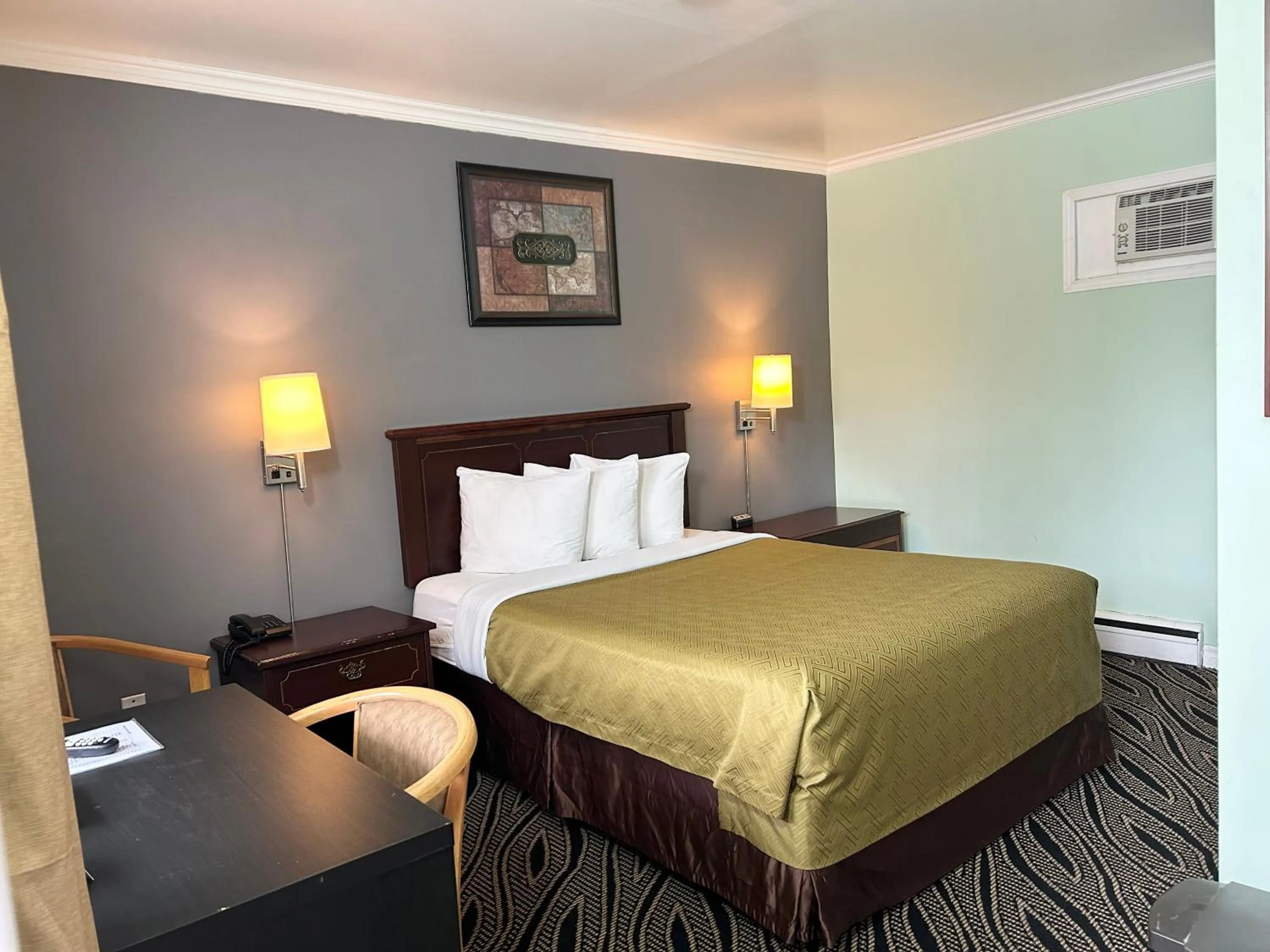 Bedroom, Bed in North Bay Inn