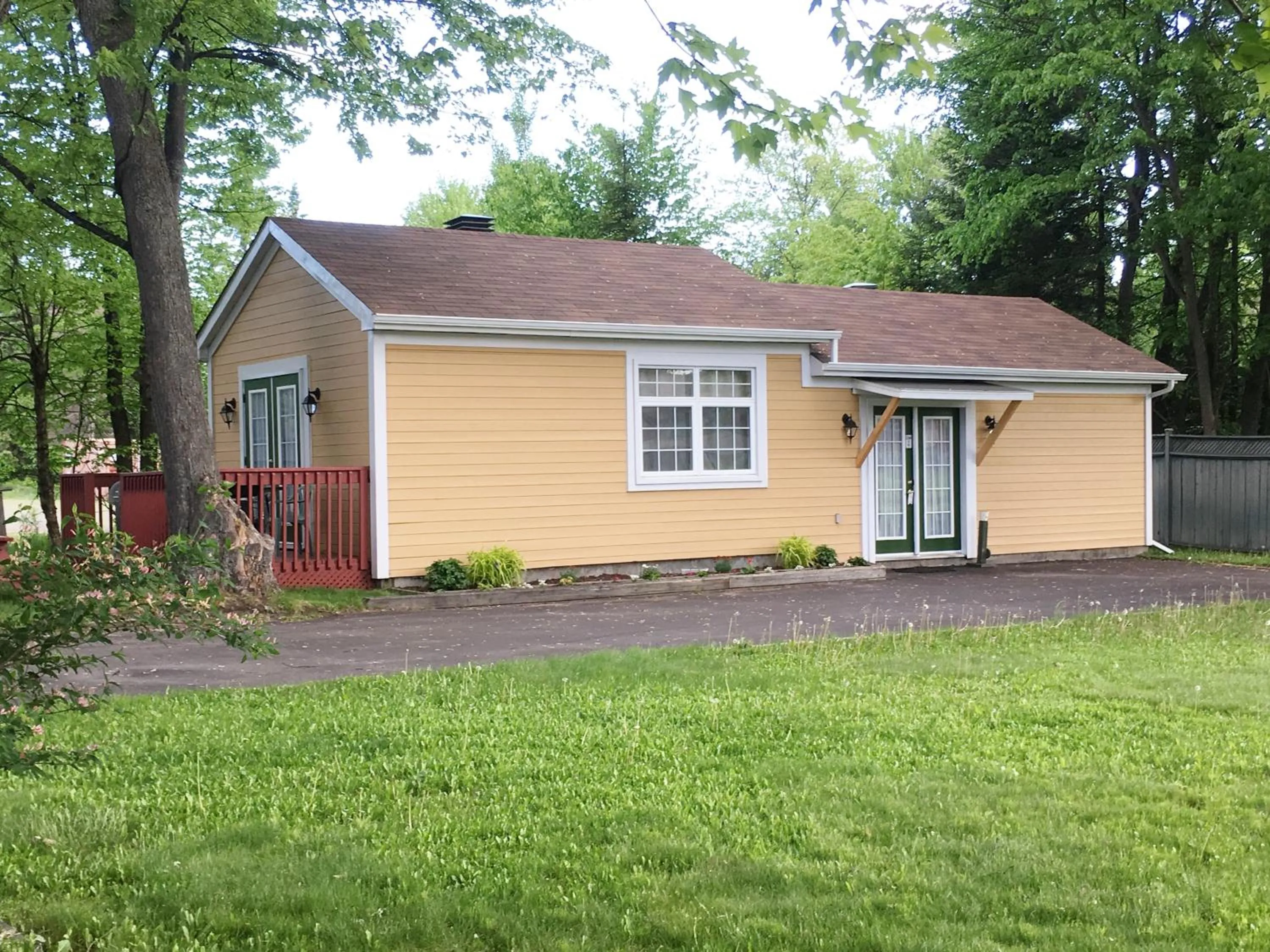 Property building in North Bay Inn