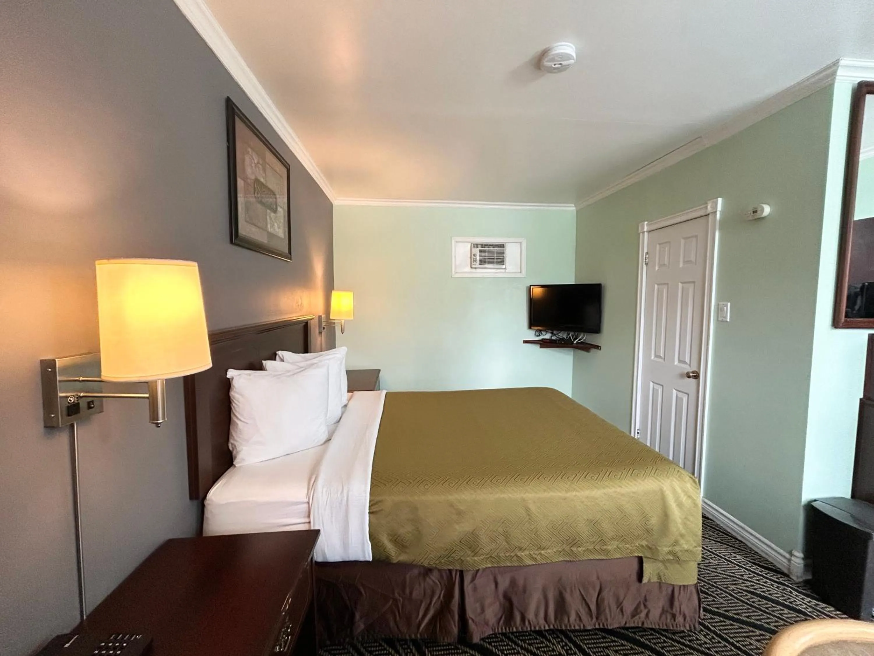 Bed in North Bay Inn