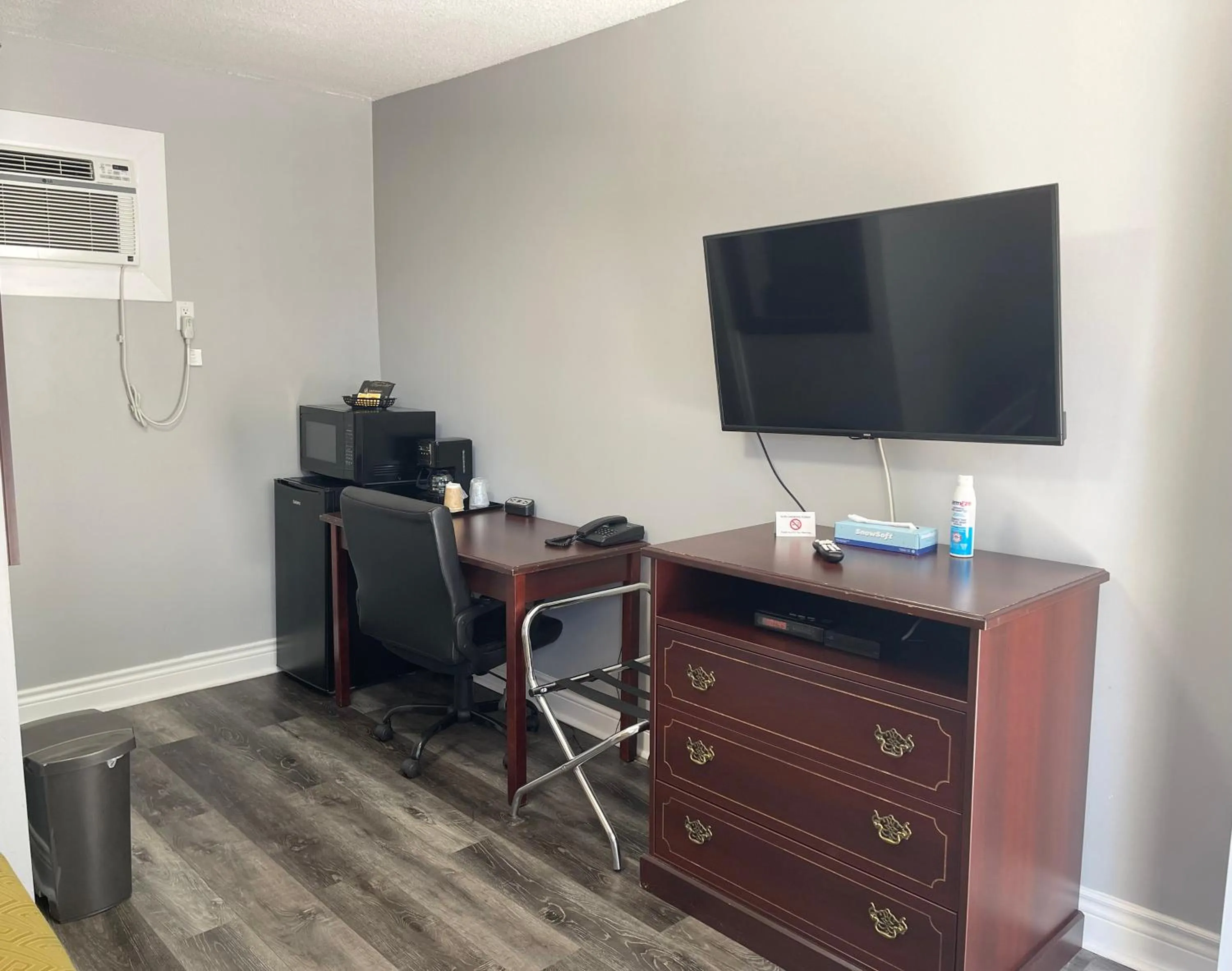 TV and multimedia in North Bay Inn