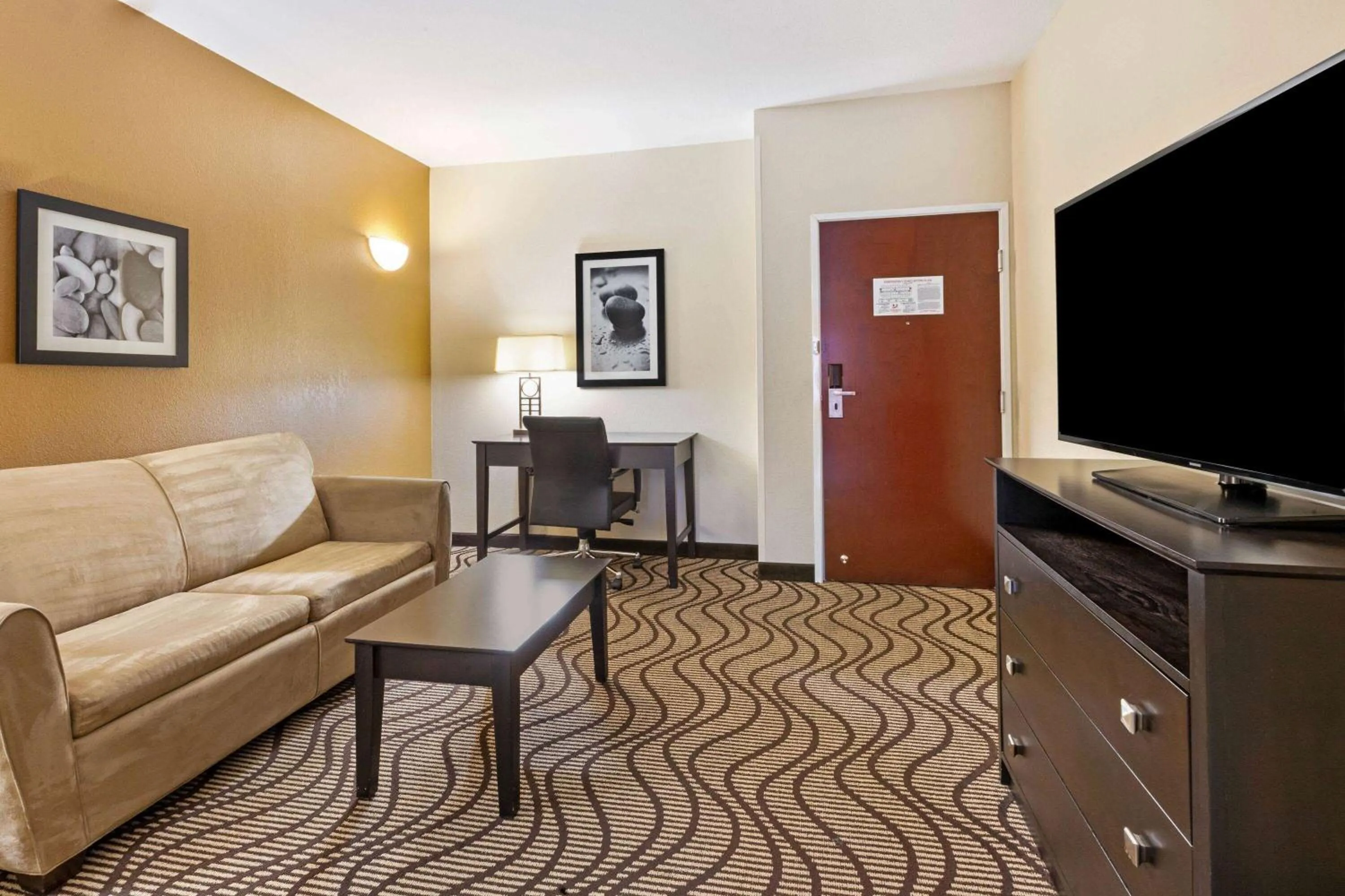 Photo of the whole room in La Quinta by Wyndham South Bend