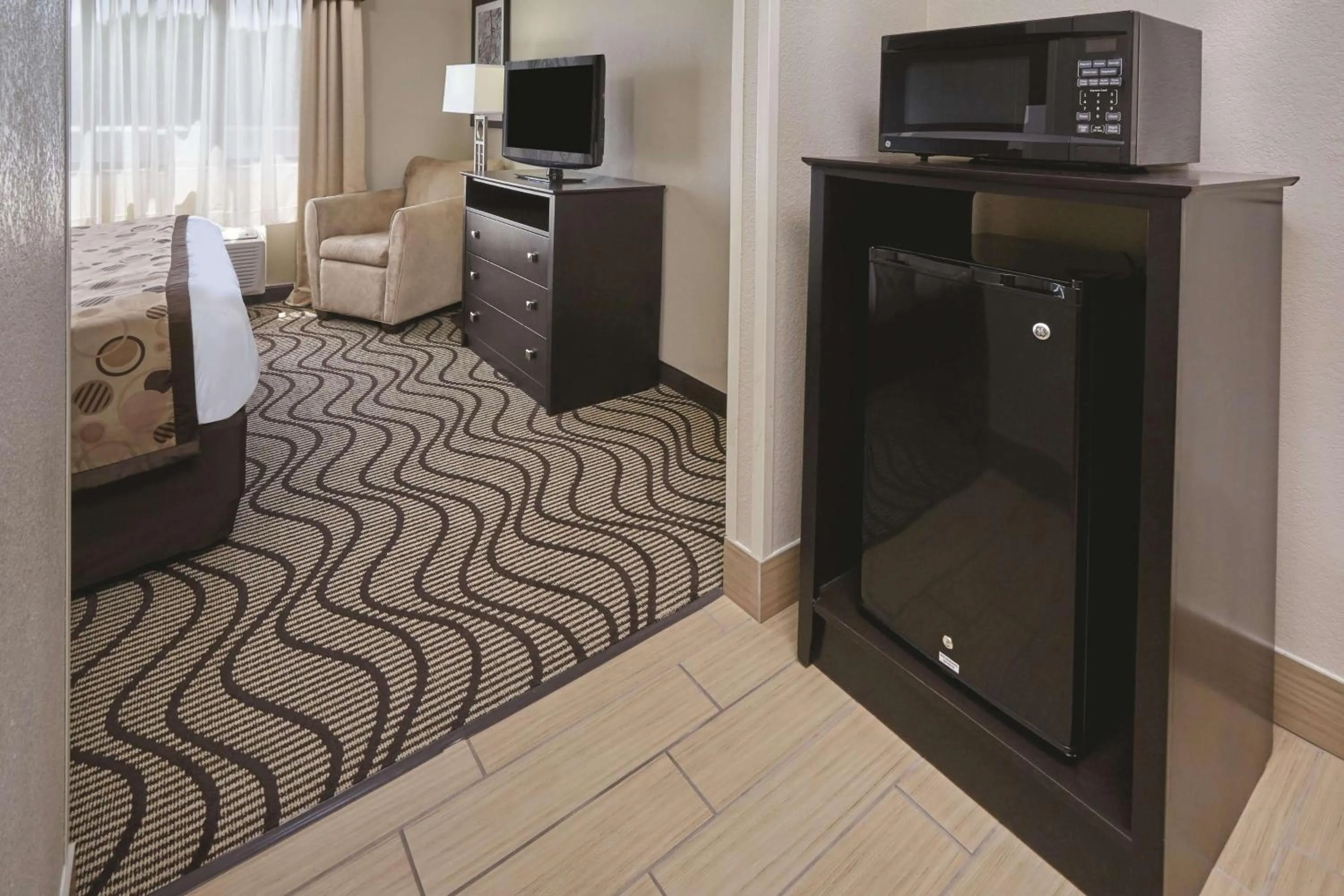 Photo of the whole room in La Quinta by Wyndham South Bend