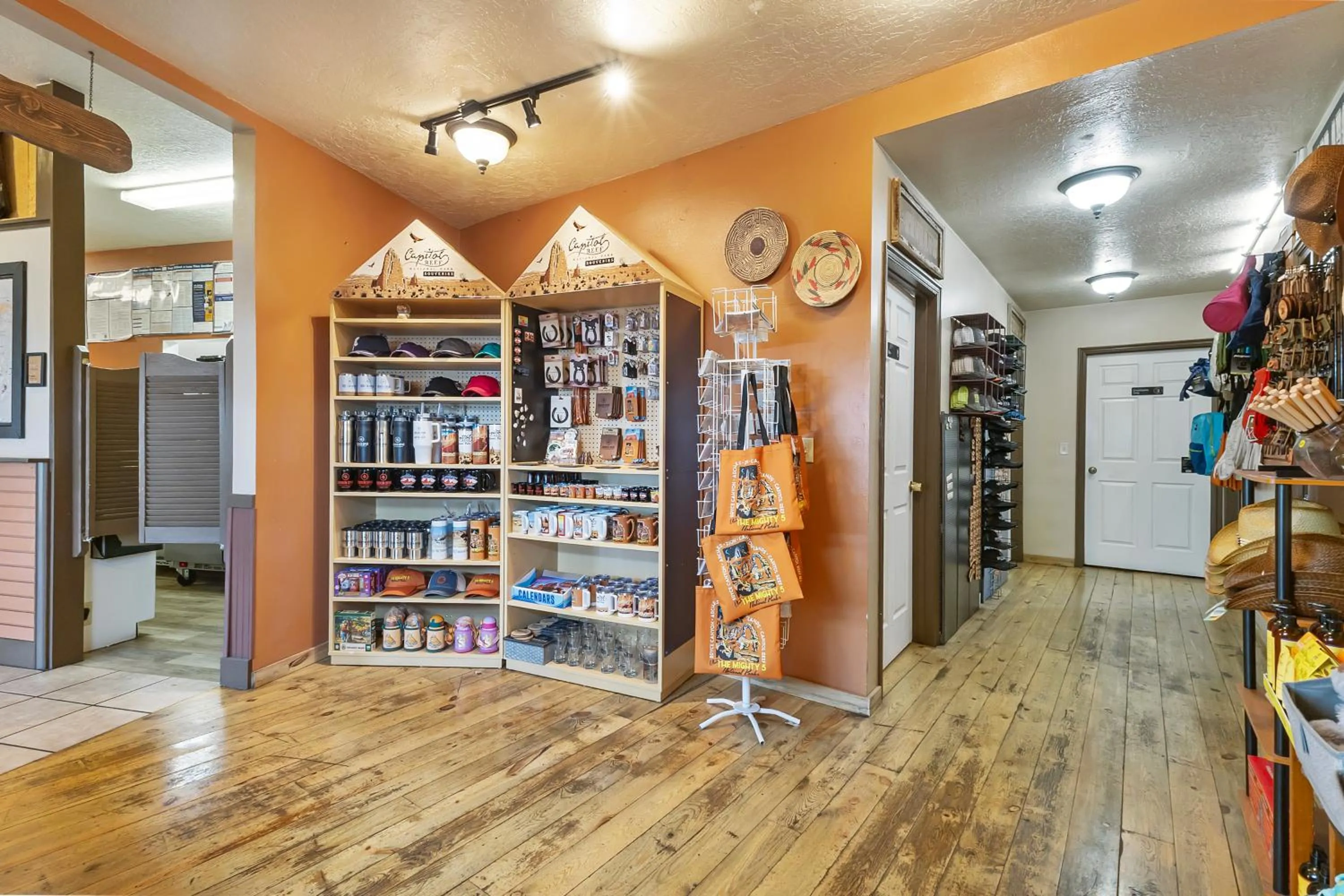 On-site shops in Broken Spur Inn & Steakhouse