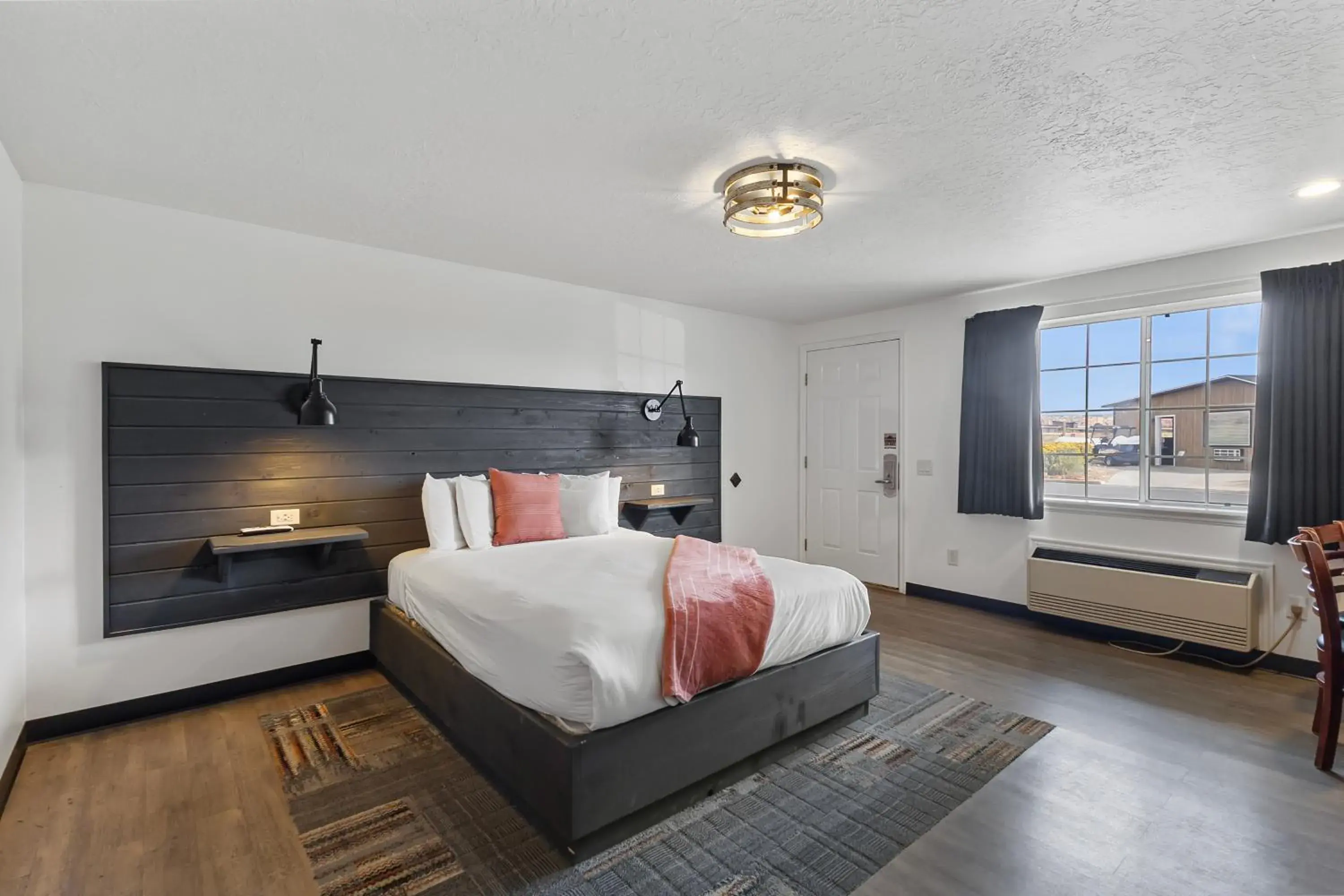 Queen Room in Broken Spur Inn & Steakhouse Queen Room in Broken Spur Inn & Steakhouse