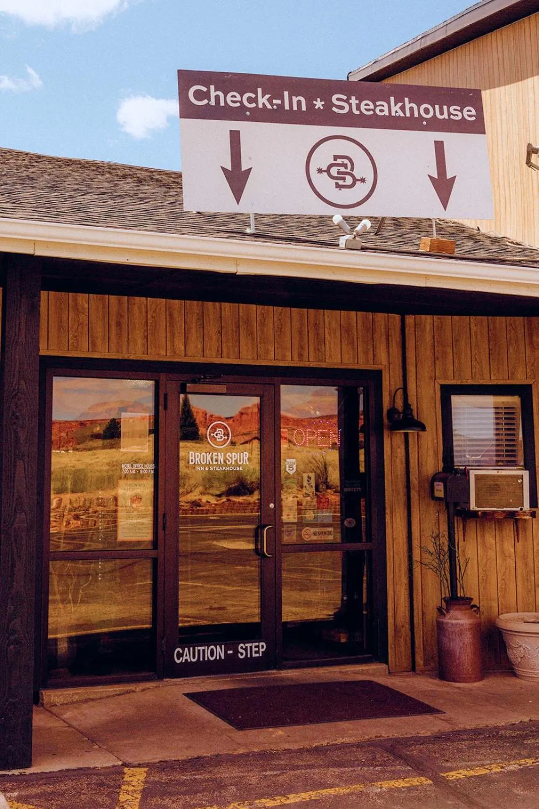 Lobby or reception in Broken Spur Inn & Steakhouse