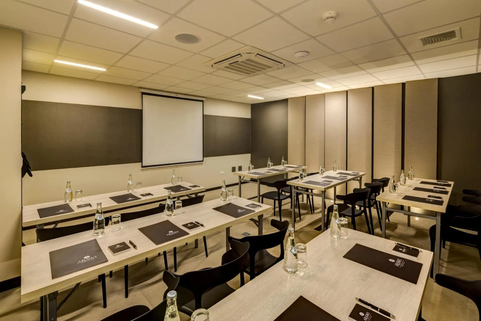 Business facilities in Arawi Miraflores Express