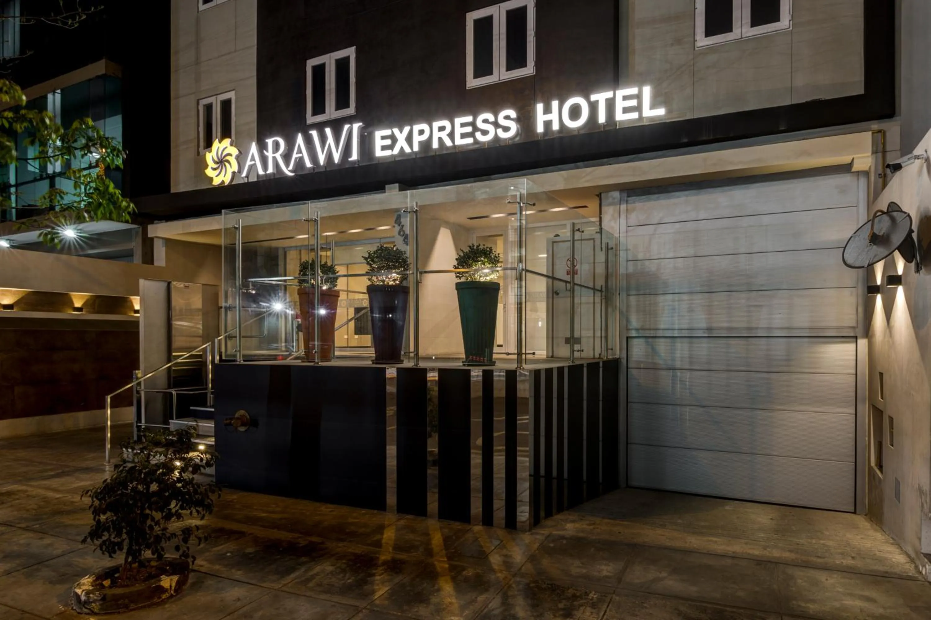 Facade/entrance in Arawi Miraflores Express