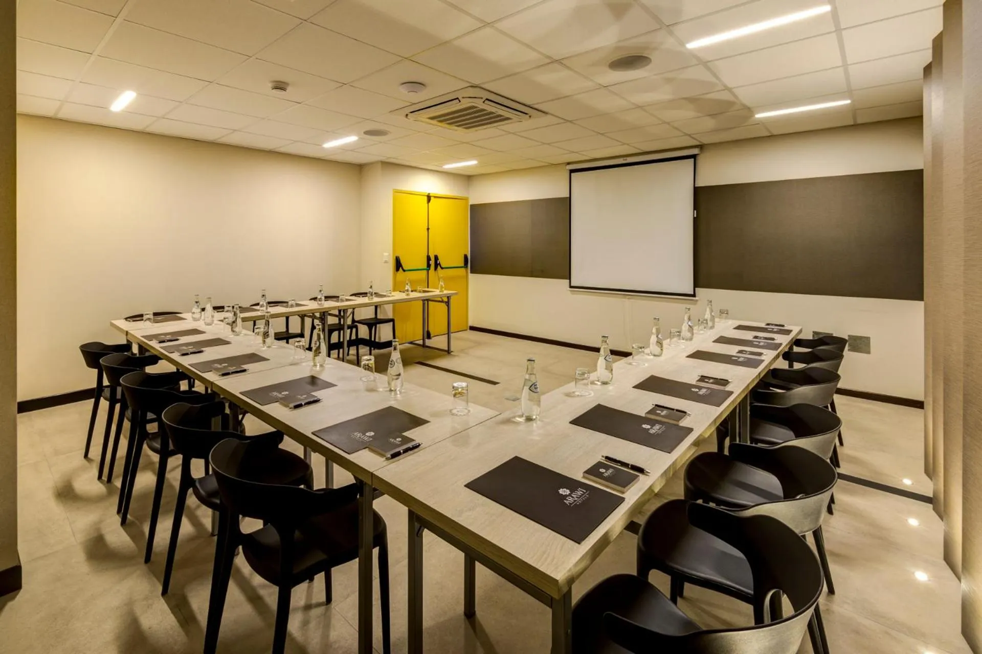 Business facilities in Arawi Miraflores Express