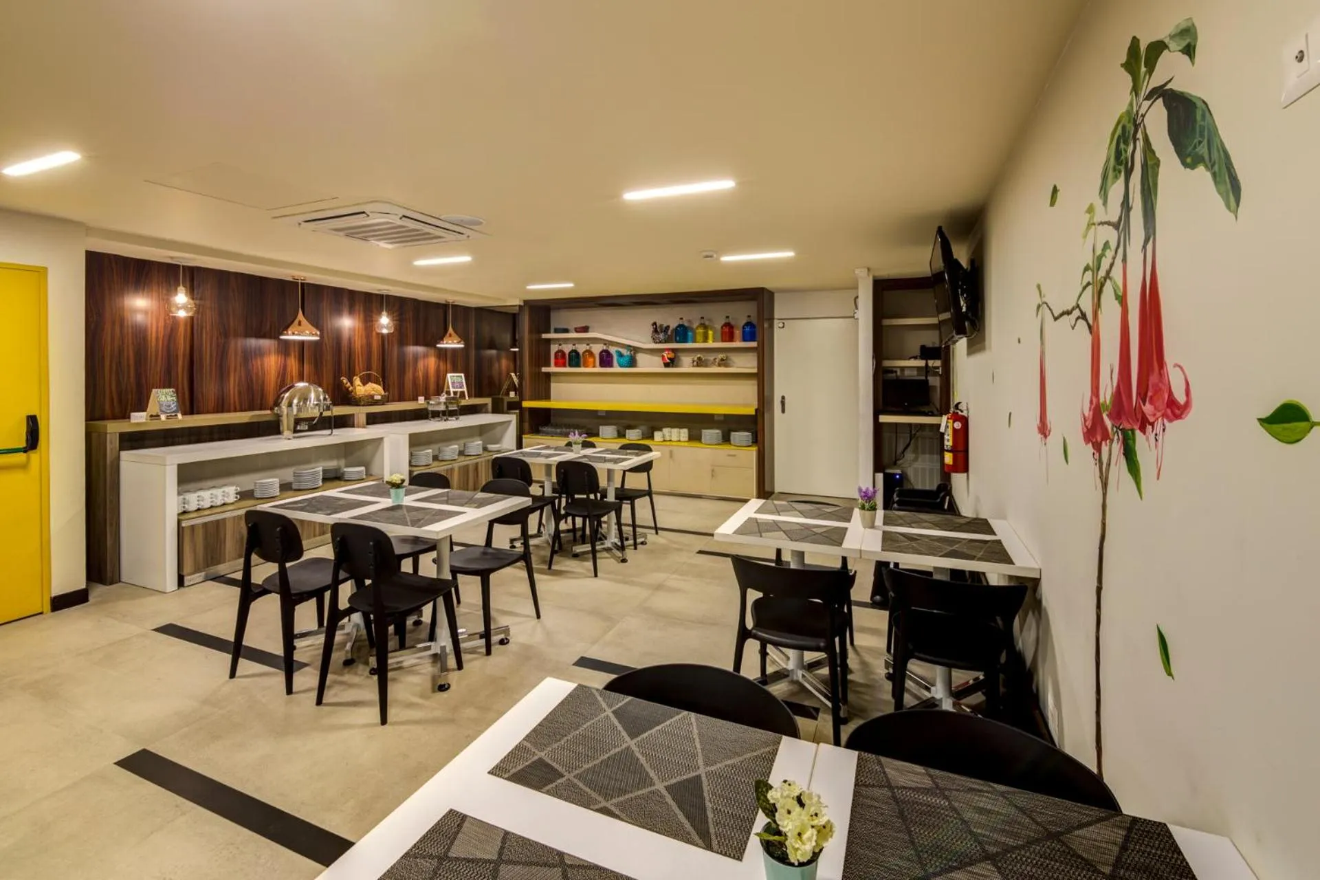 Restaurant/places to eat in Arawi Miraflores Express