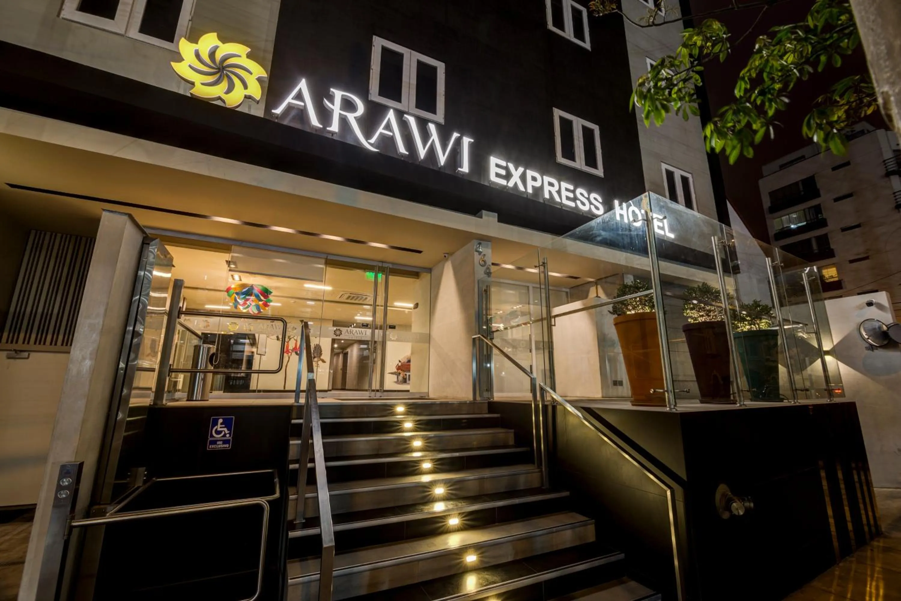 Facade/entrance in Arawi Miraflores Express