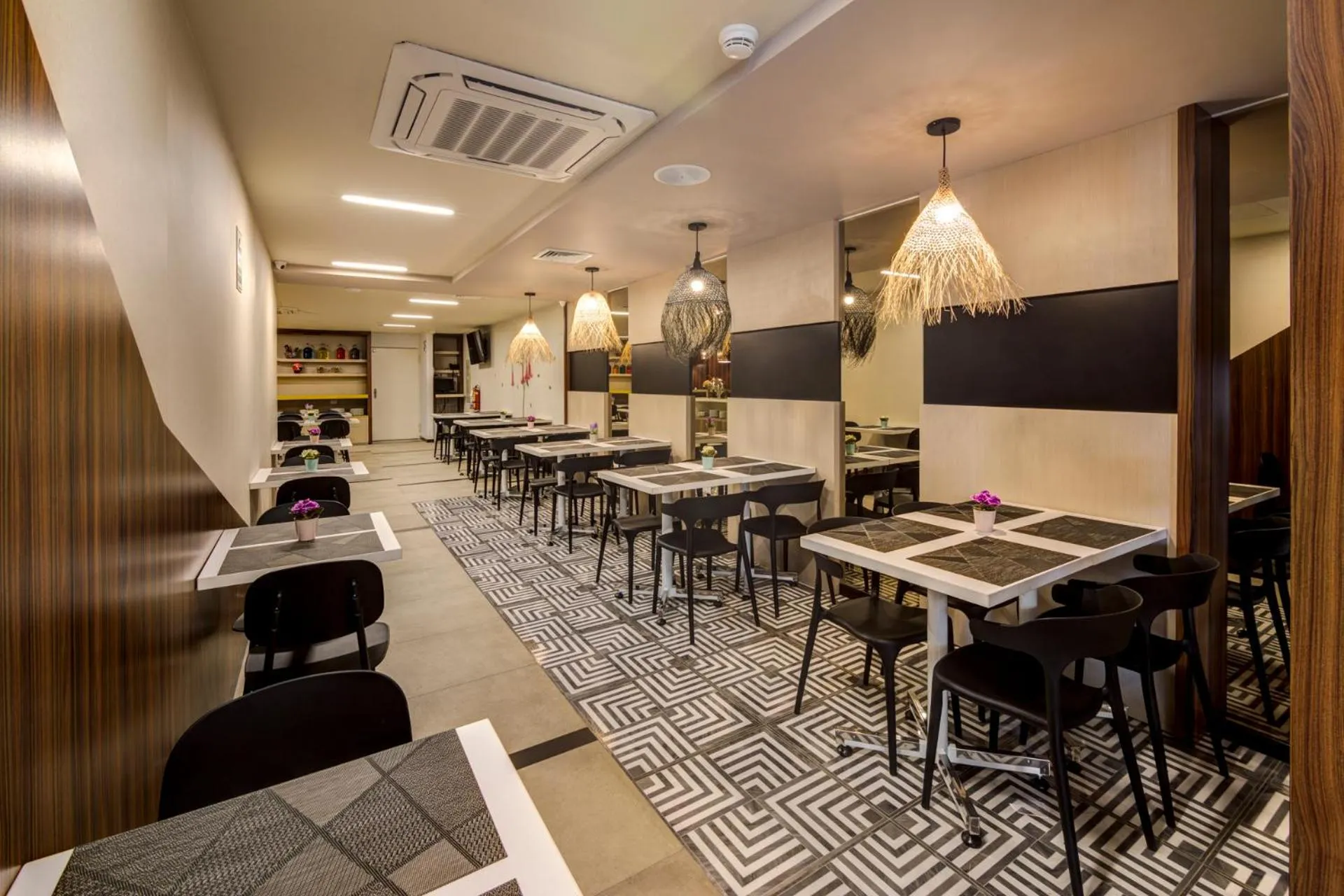 Restaurant/places to eat in Arawi Miraflores Express