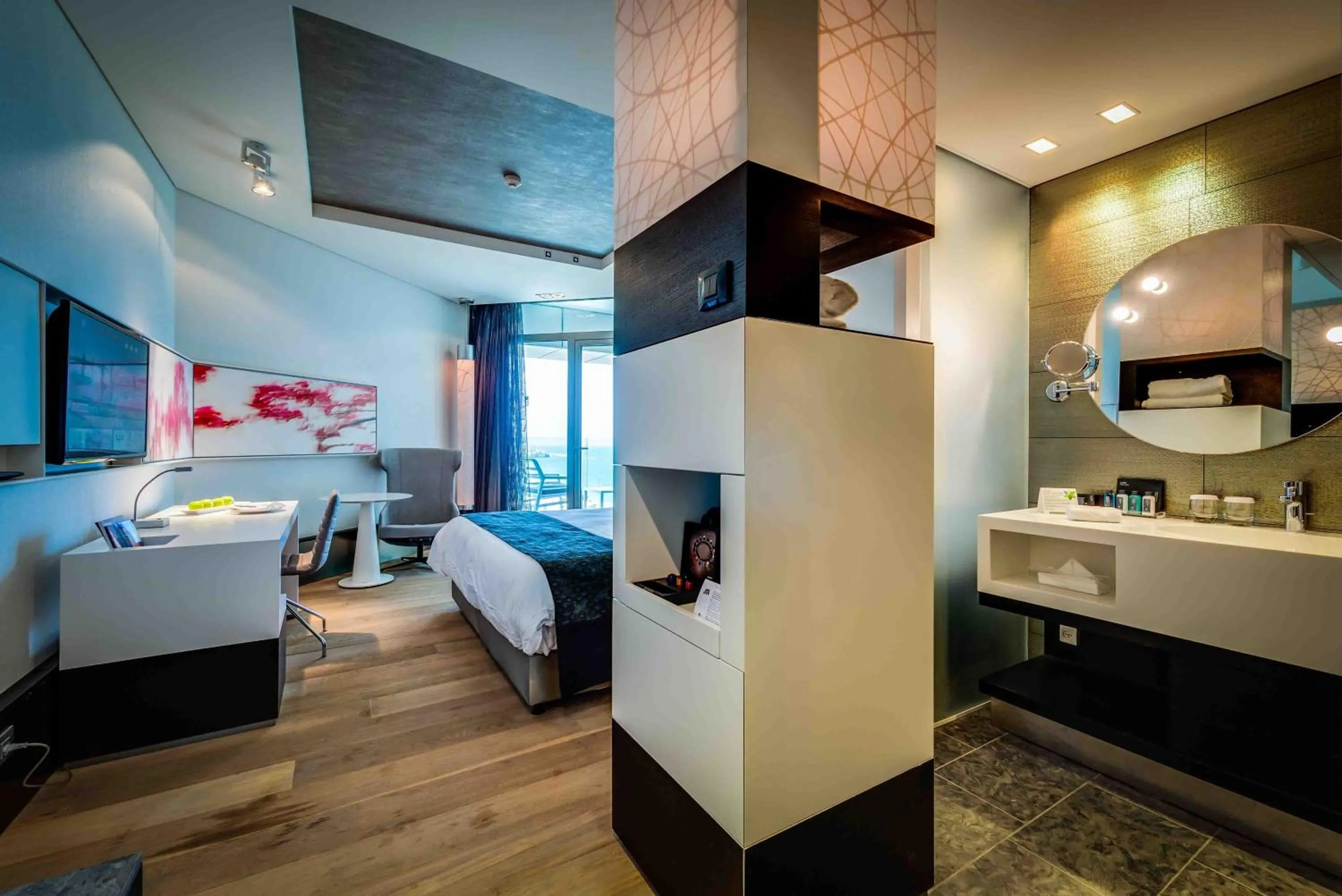 Bathroom, Bed in Royal Beach Hotel Tel Aviv by Isrotel Exclusive