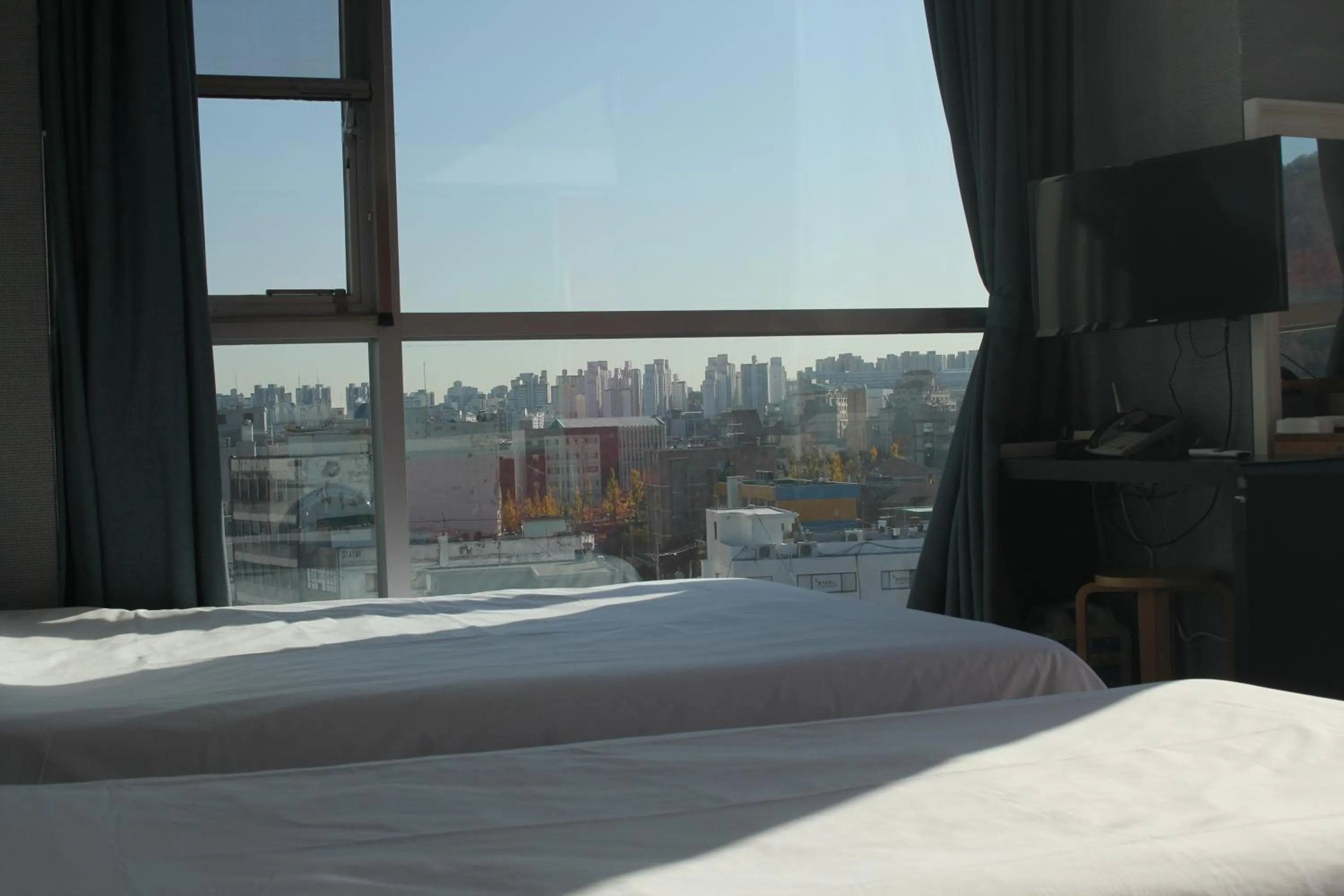 City view, Bed in Myeongdong Merlin Hotel
