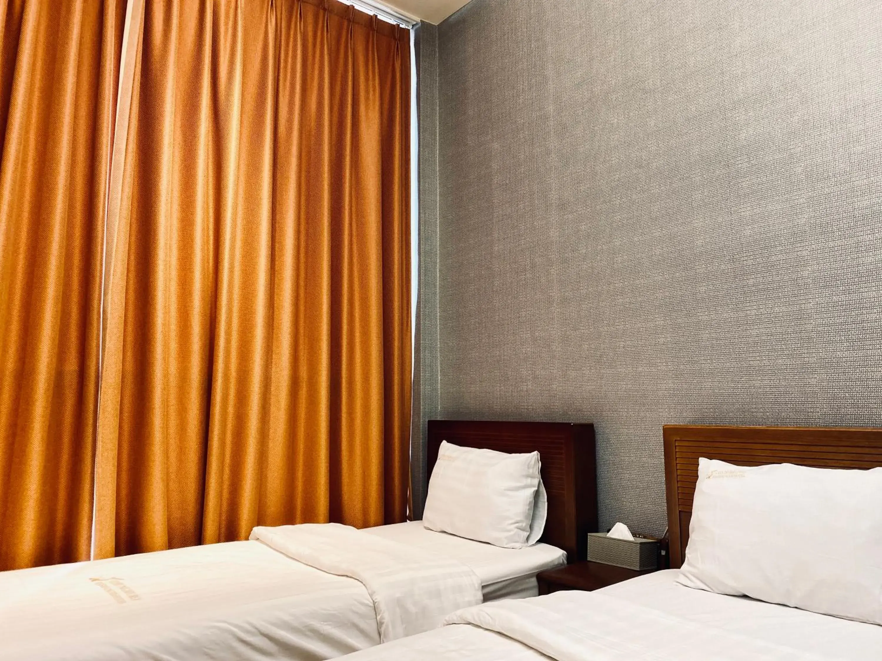 Deluxe Twin Room in Myeongdong Merlin Hotel Deluxe Twin Room in Myeongdong Merlin Hotel